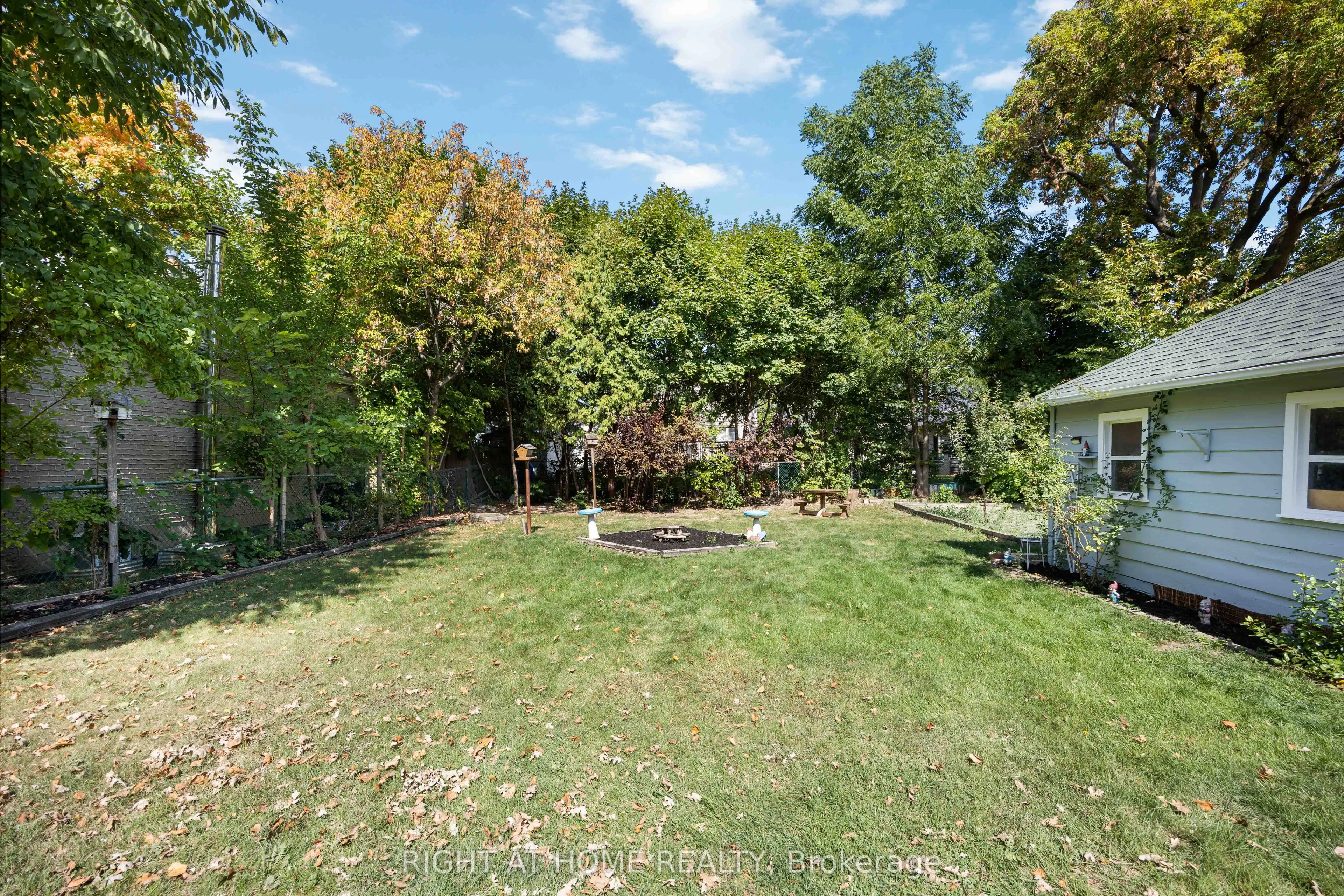 12 Rosalie Avenue N