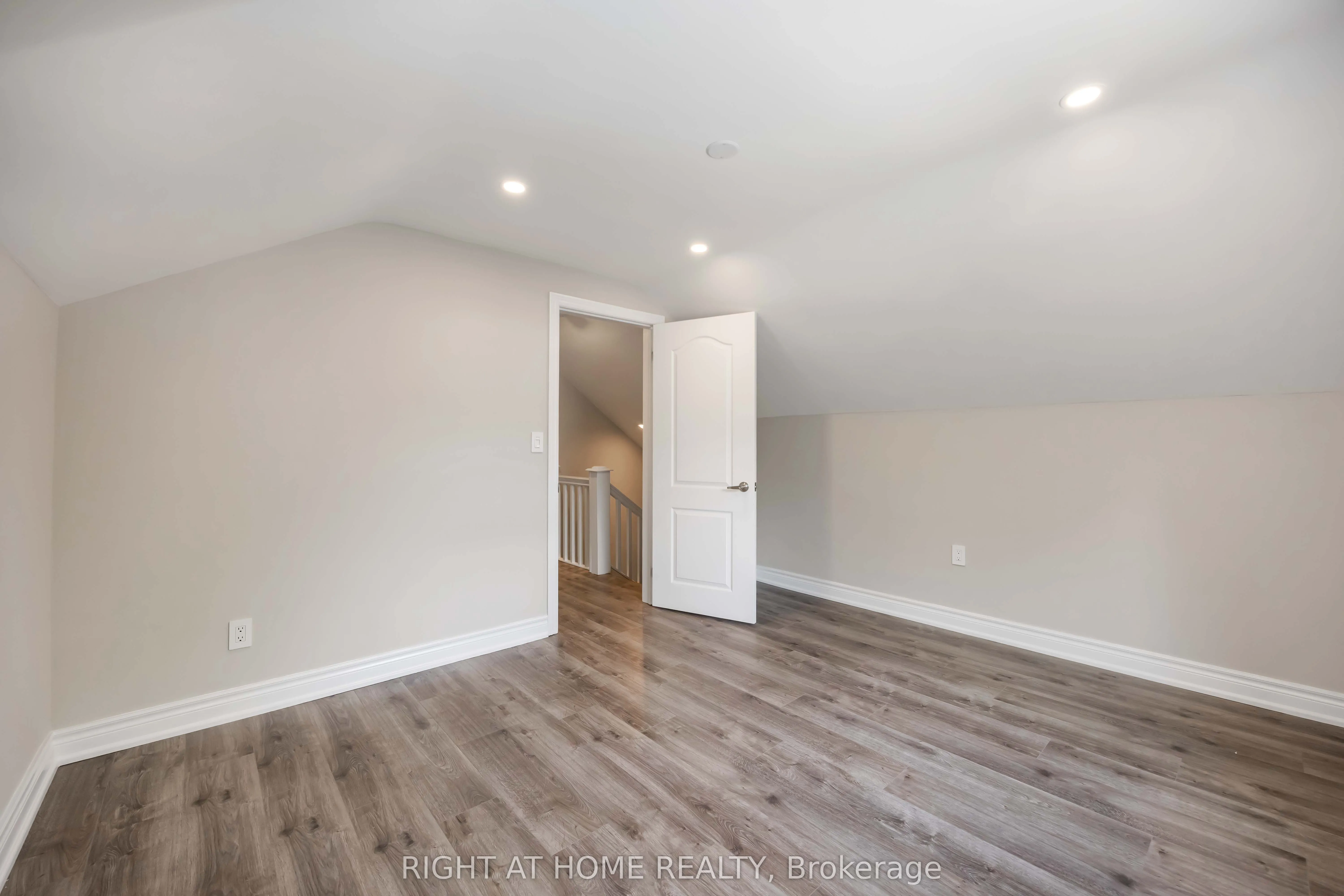 12 Rosalie Avenue N