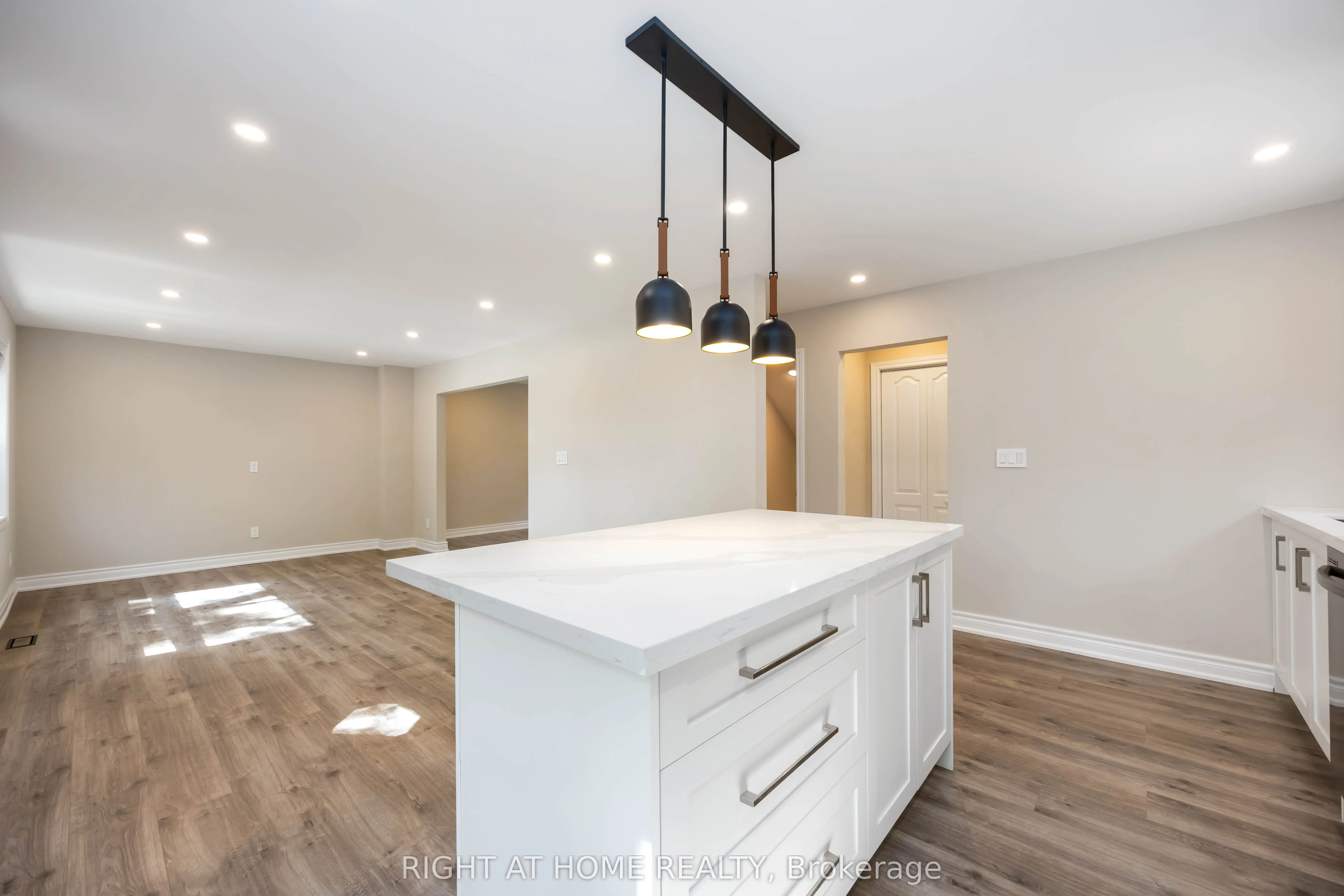 12 Rosalie Avenue N