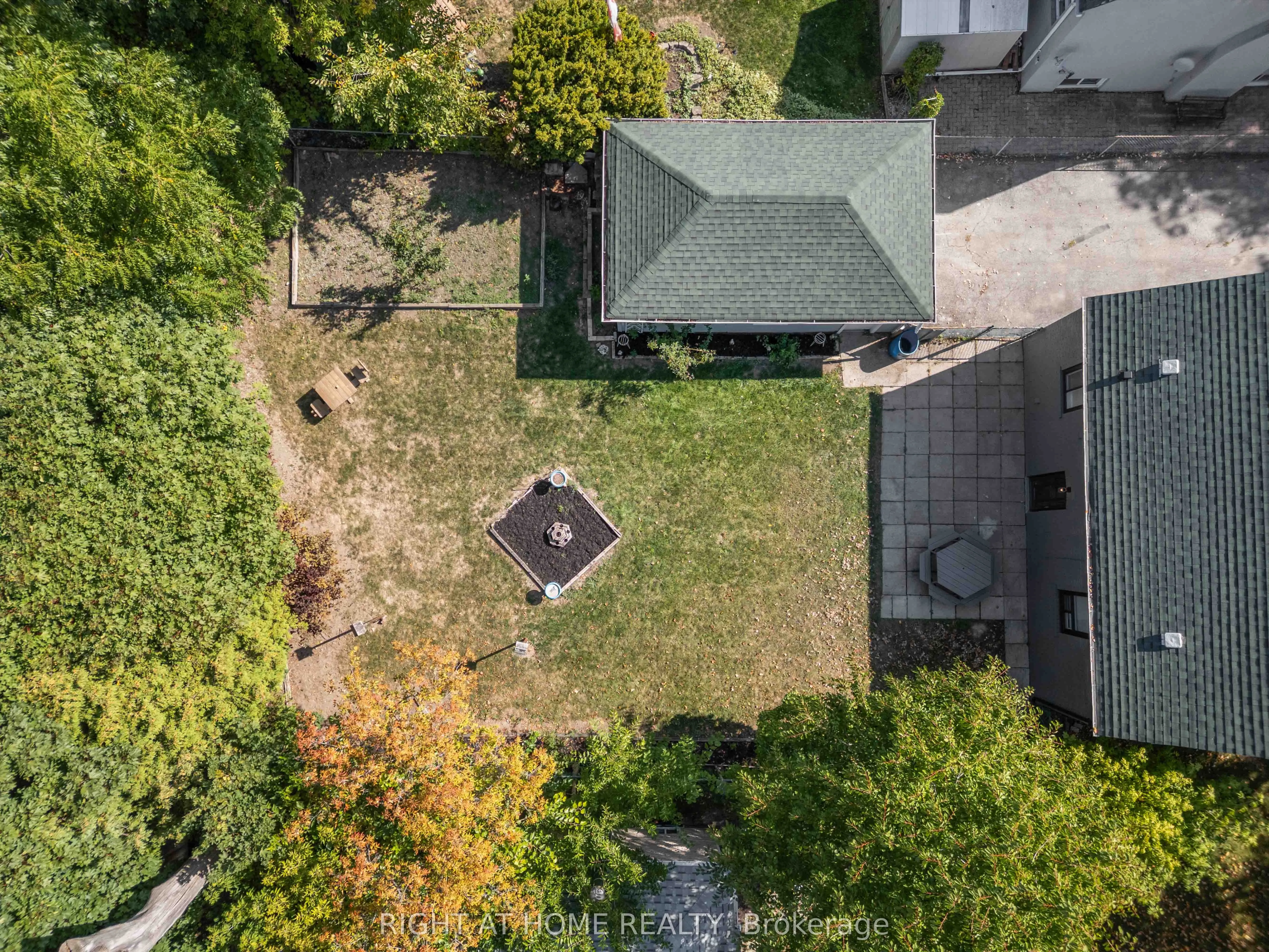 12 Rosalie Avenue N