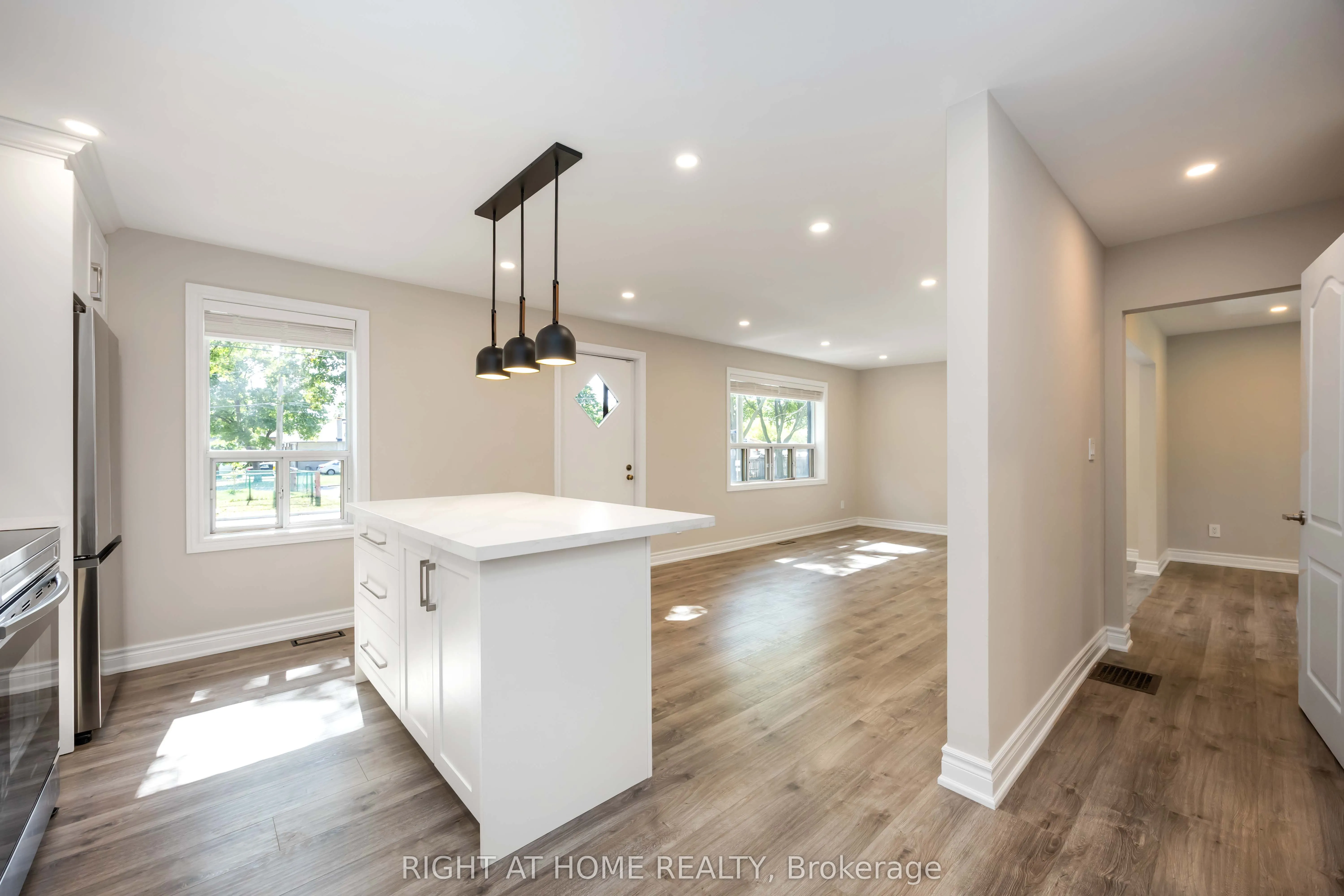 12 Rosalie Avenue N