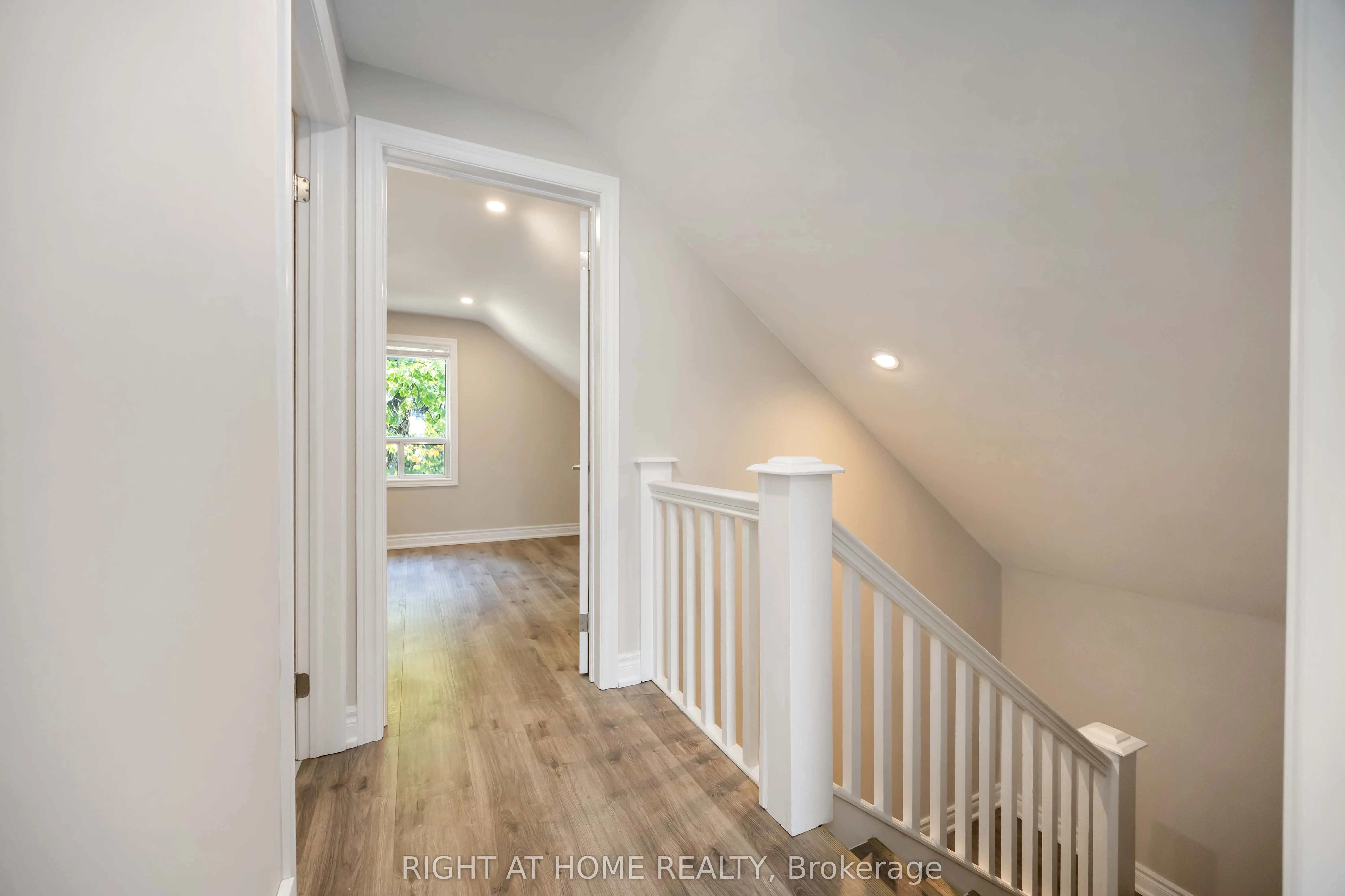 12 Rosalie Avenue N