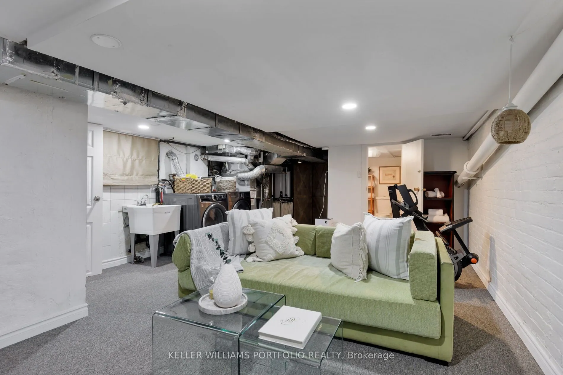 77 Hook Avenue