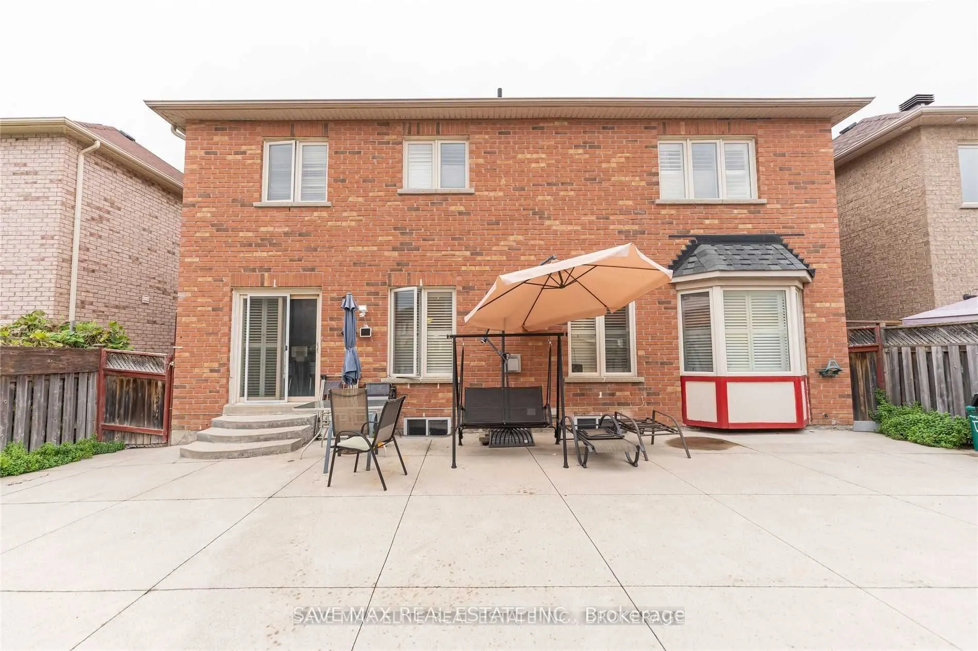 12 Maverick Crescent