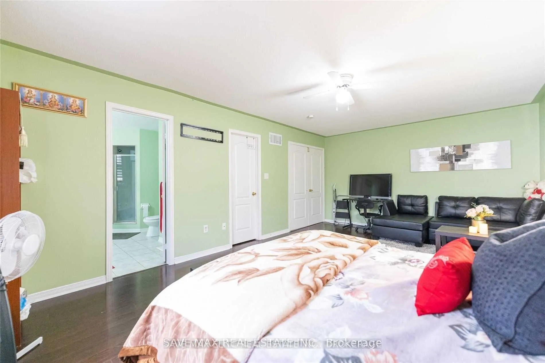 12 Maverick Crescent