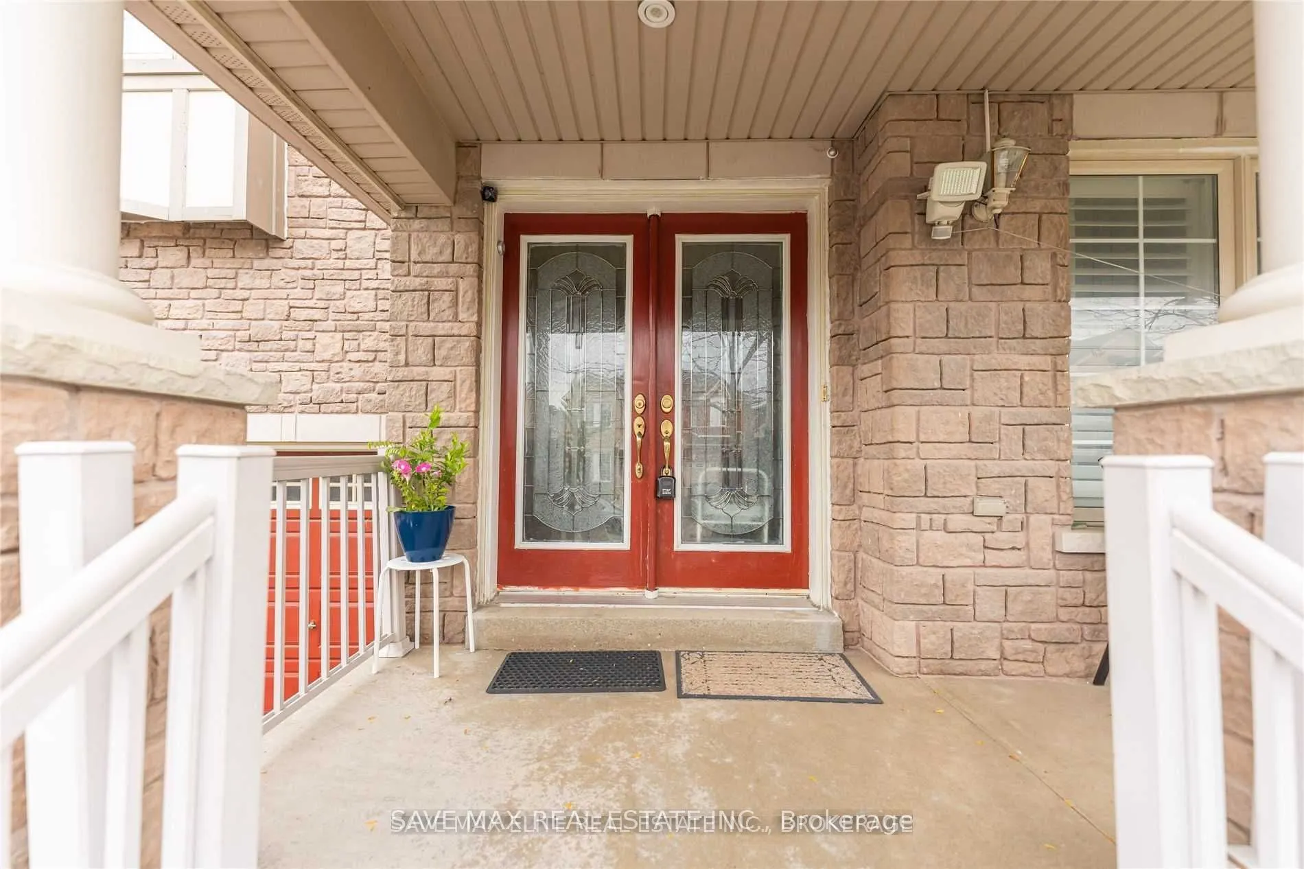 12 Maverick Crescent