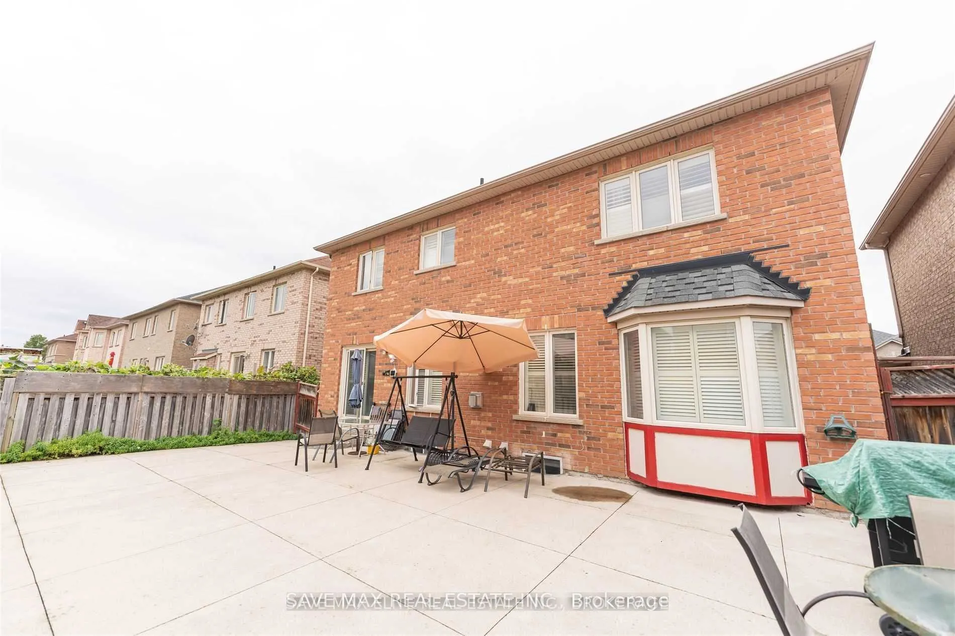 12 Maverick Crescent