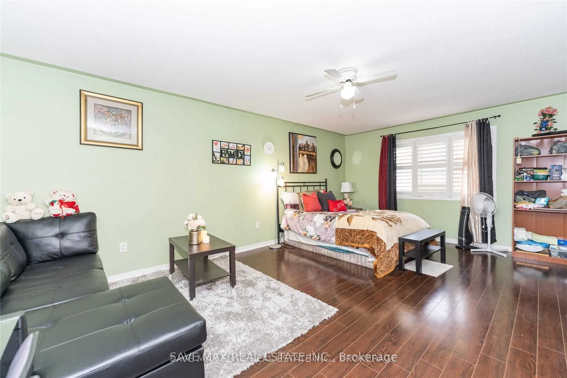 12 Maverick Crescent