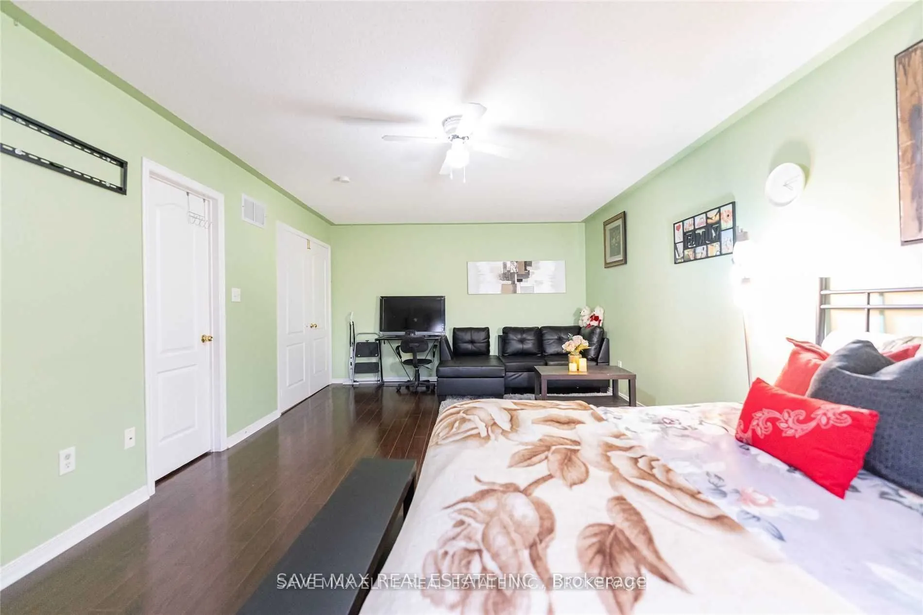 12 Maverick Crescent