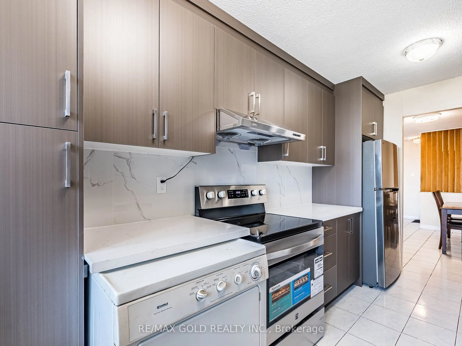 17 Knightsbridge Road, #1010