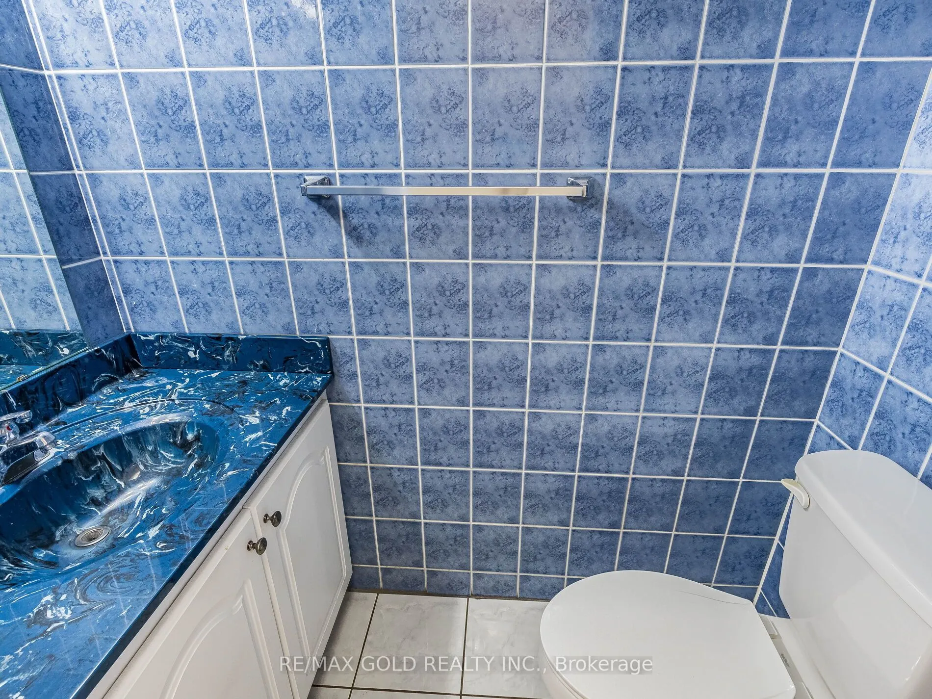 17 Knightsbridge Road, #1010