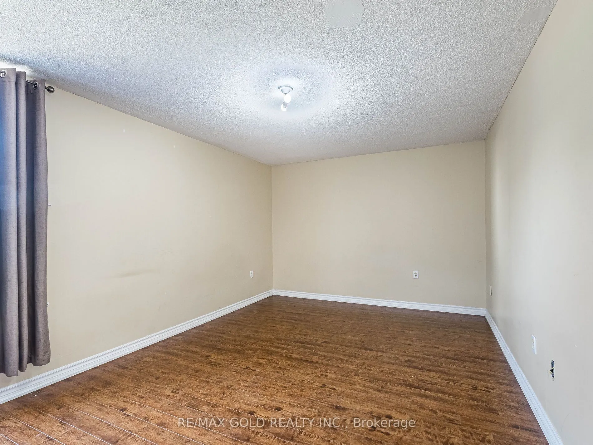 17 Knightsbridge Road, #1010