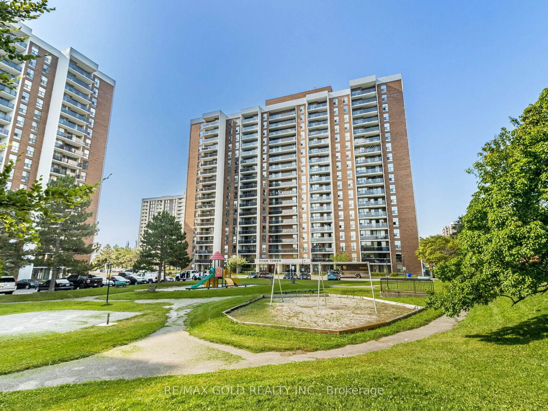 17 Knightsbridge Road, #1010