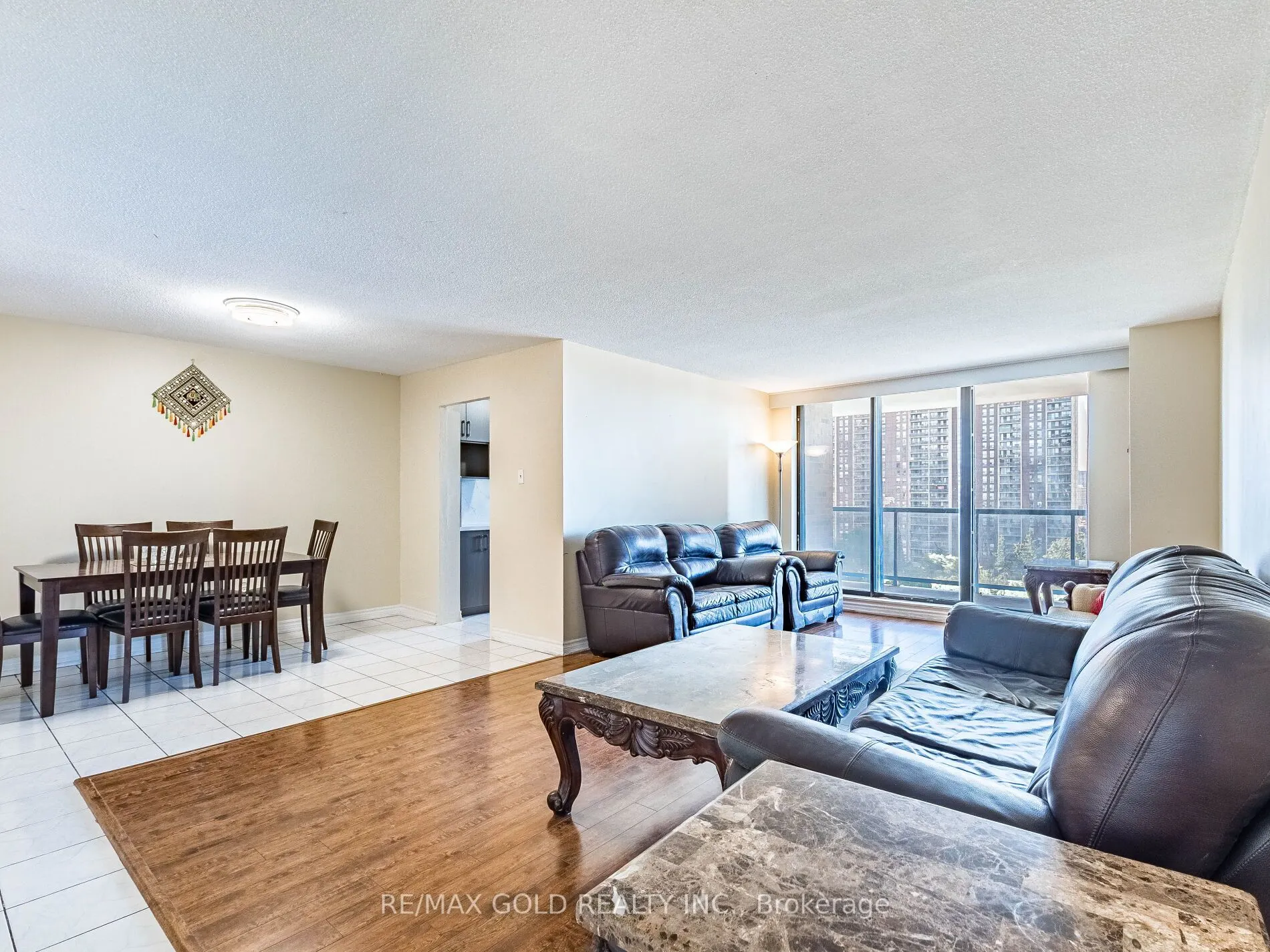 17 Knightsbridge Road, #1010