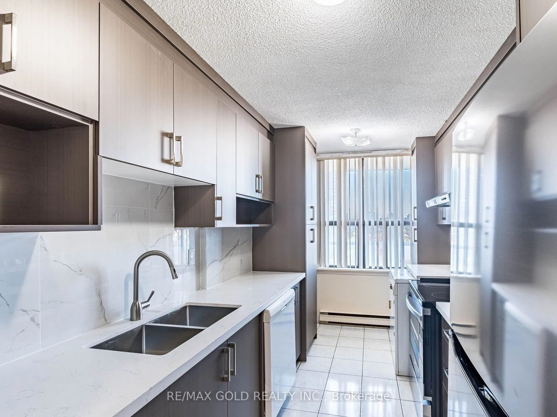 17 Knightsbridge Road, #1010