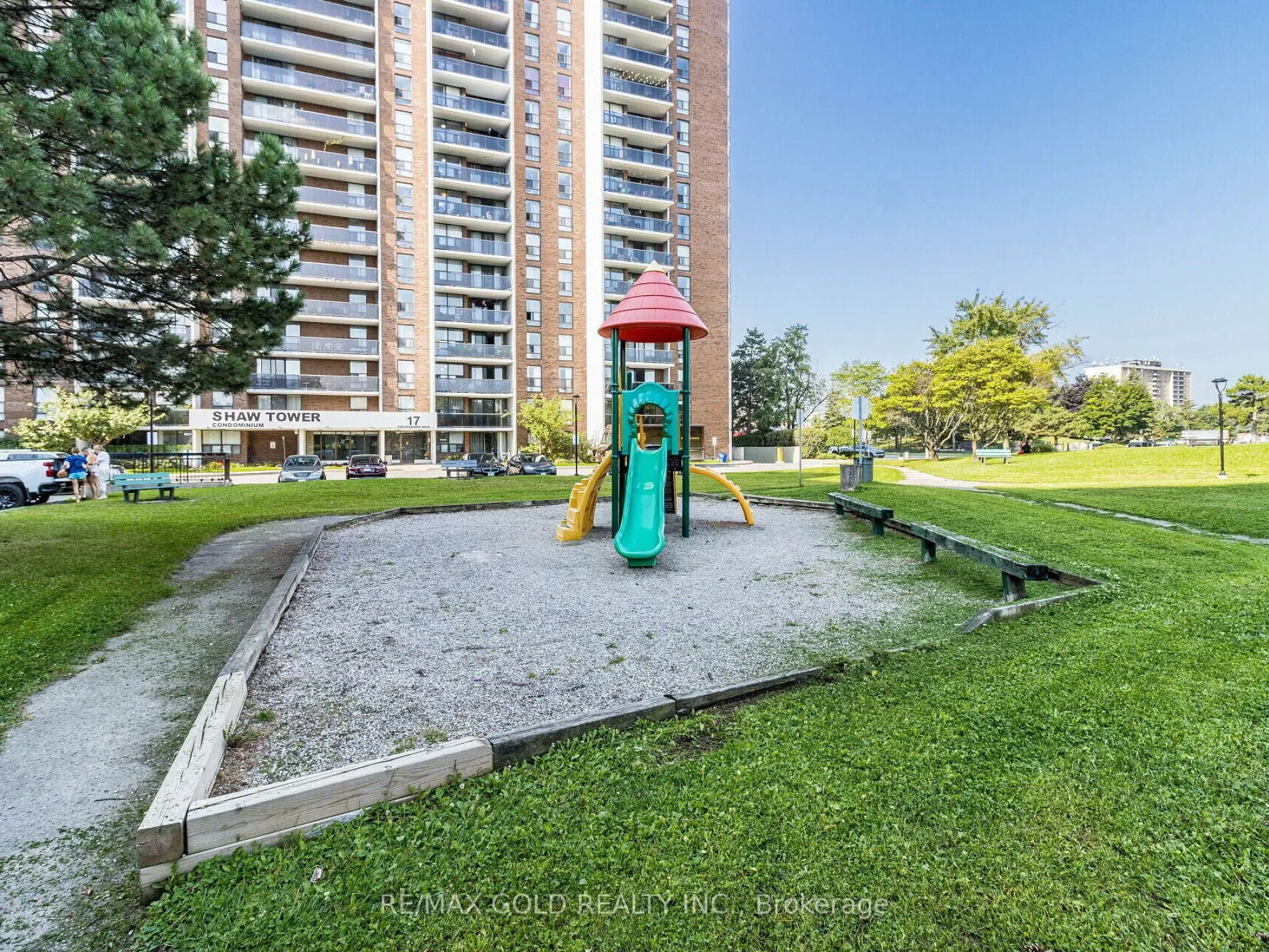 17 Knightsbridge Road, #1010
