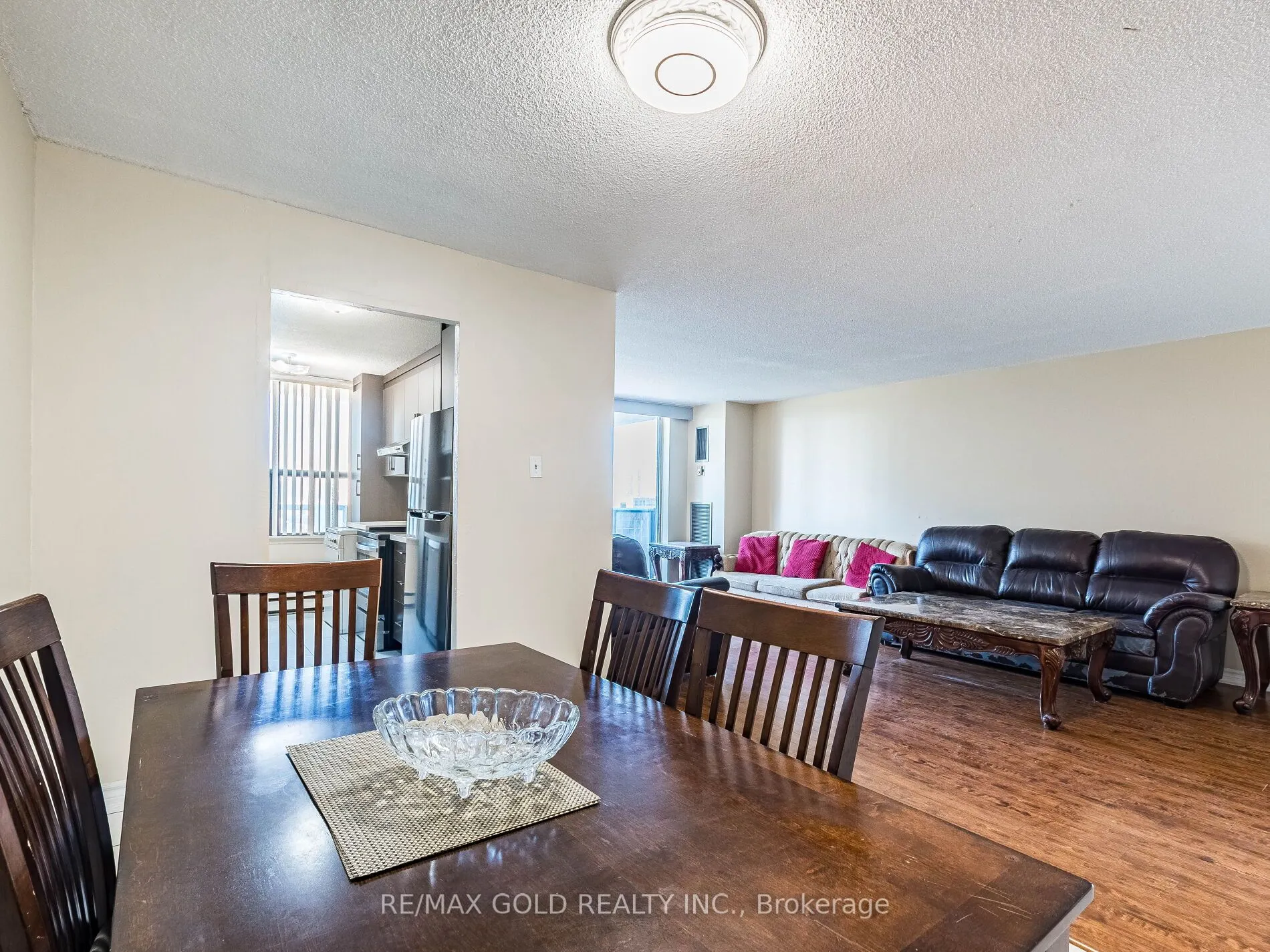 17 Knightsbridge Road, #1010