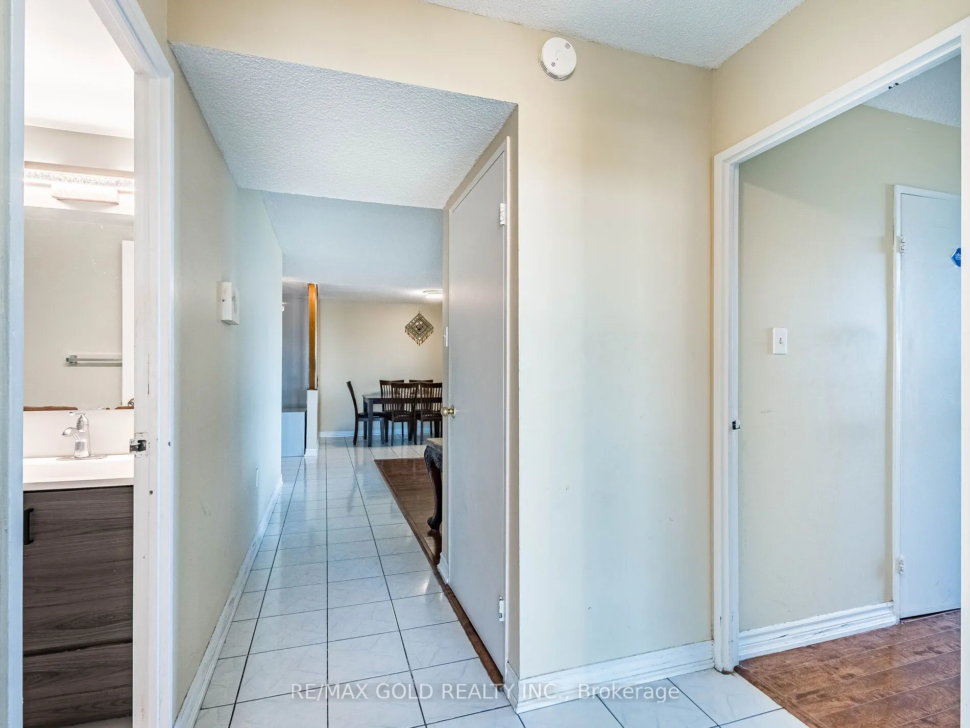 17 Knightsbridge Road, #1010