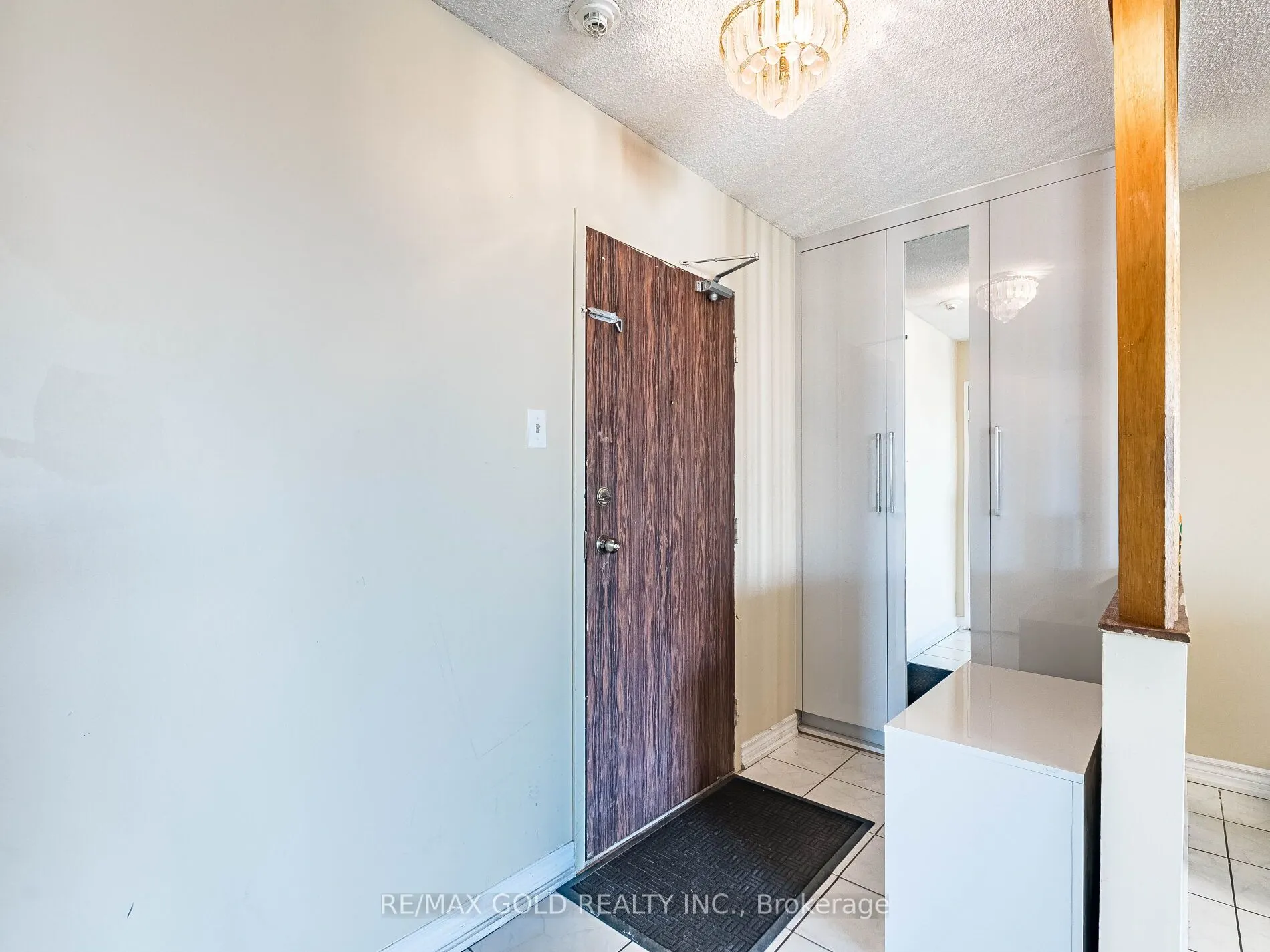17 Knightsbridge Road, #1010