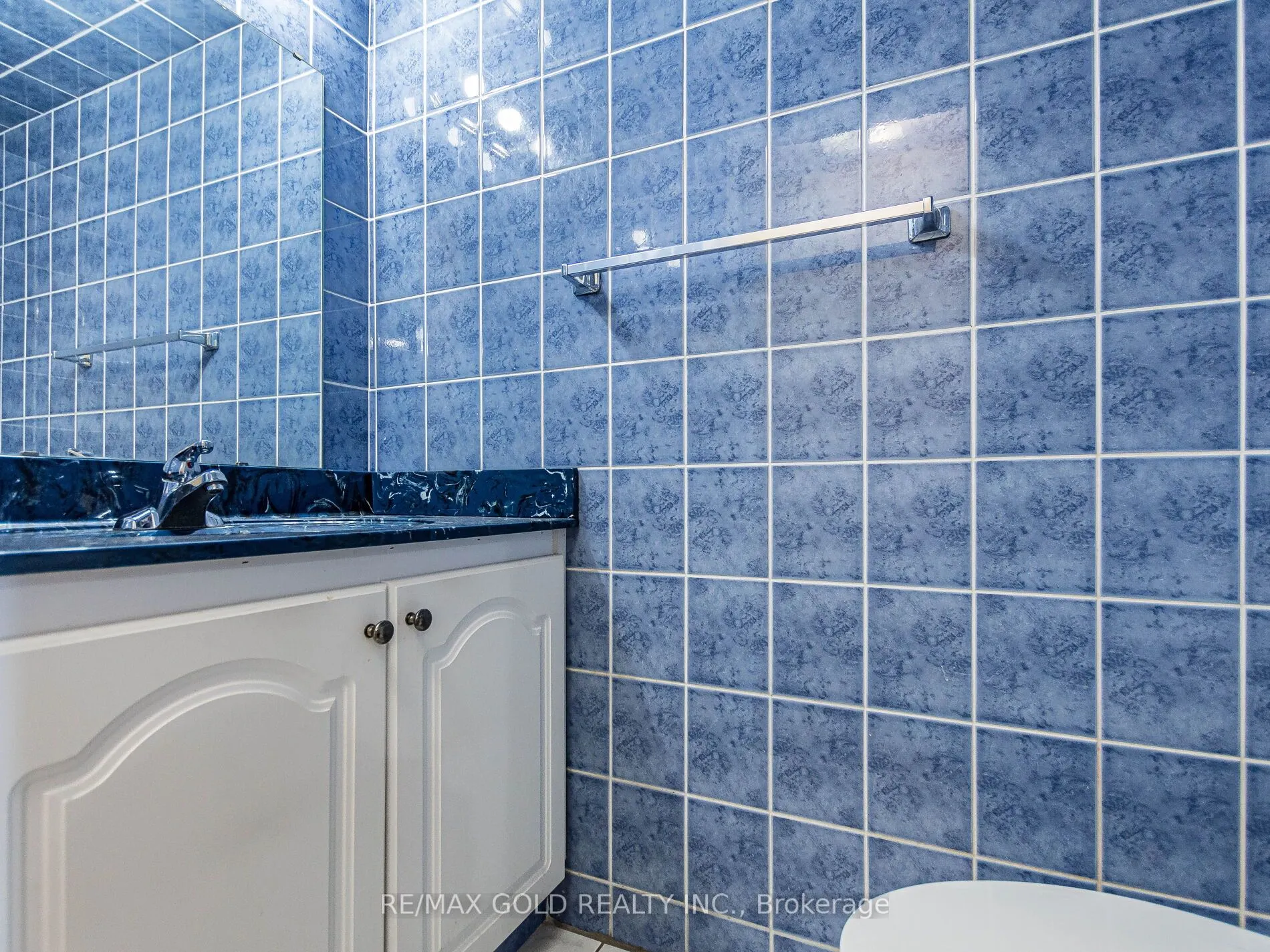 17 Knightsbridge Road, #1010