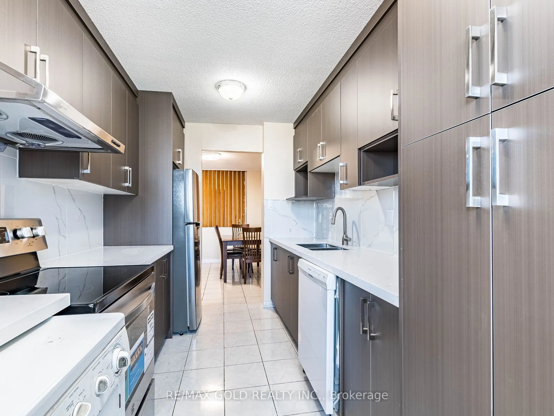 17 Knightsbridge Road, #1010