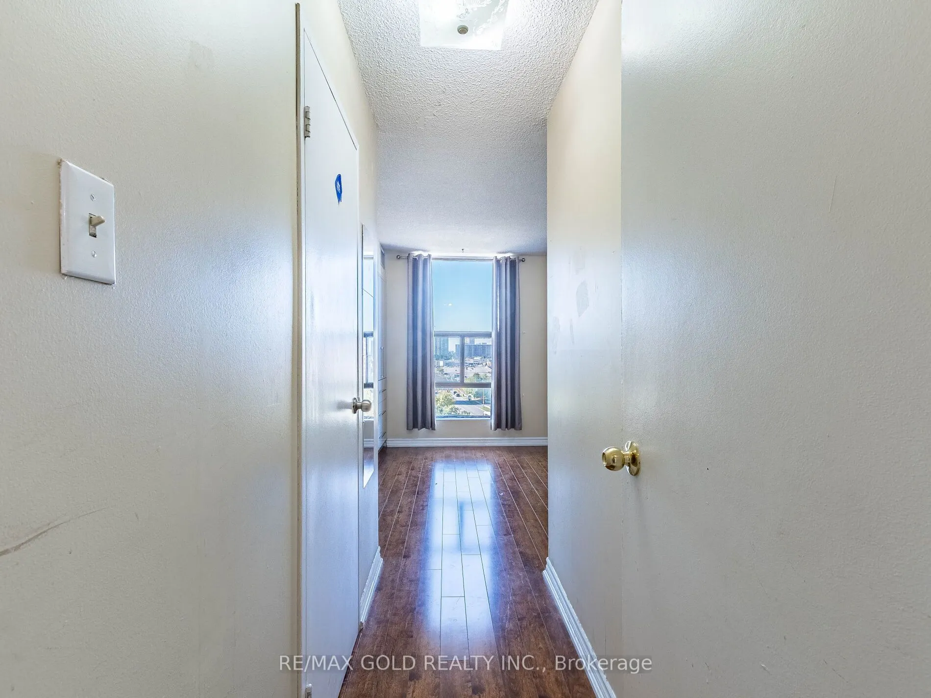 17 Knightsbridge Road, #1010