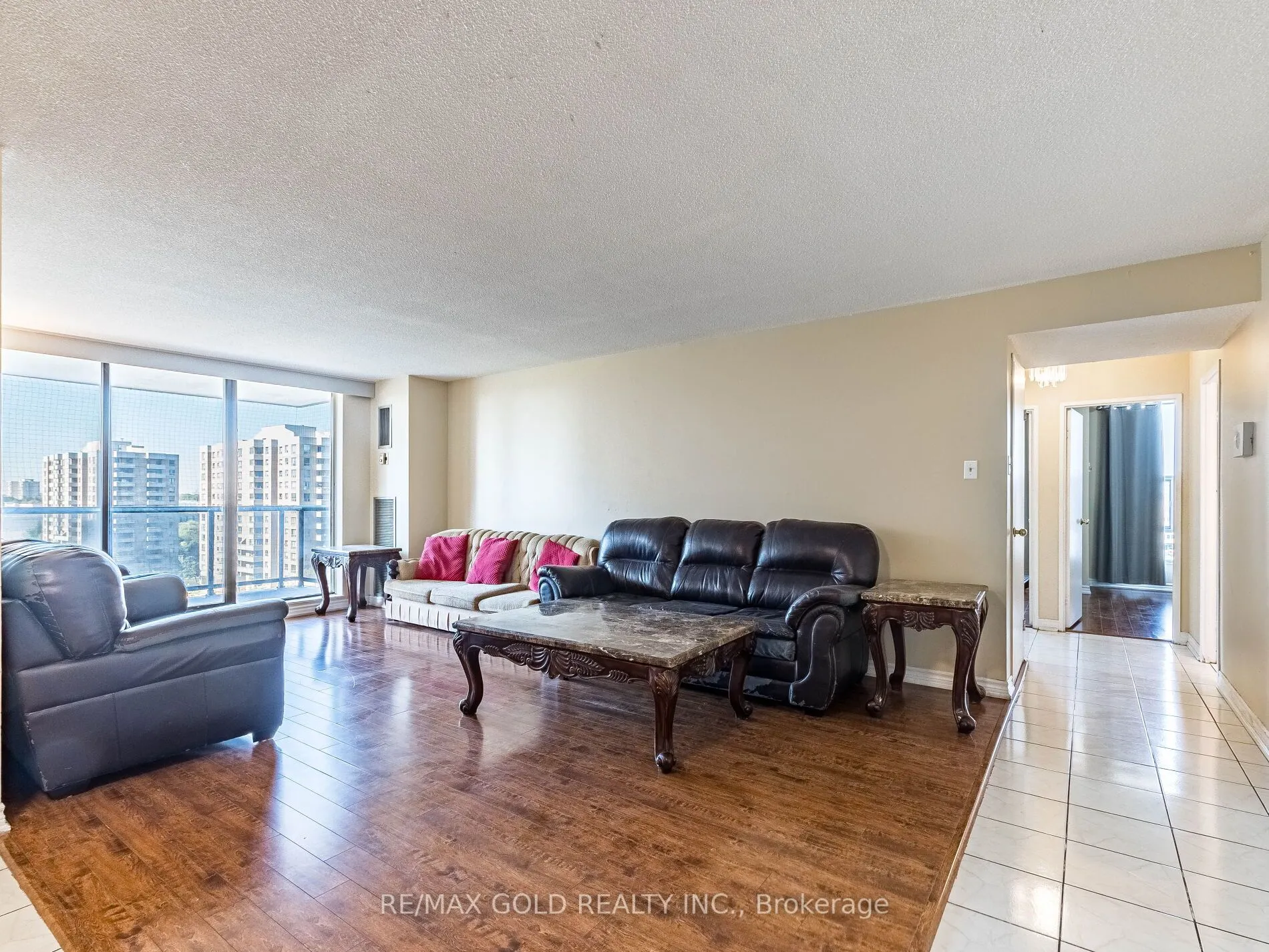 17 Knightsbridge Road, #1010