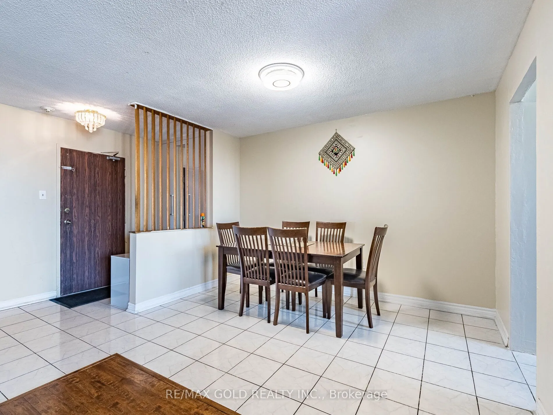 17 Knightsbridge Road, #1010