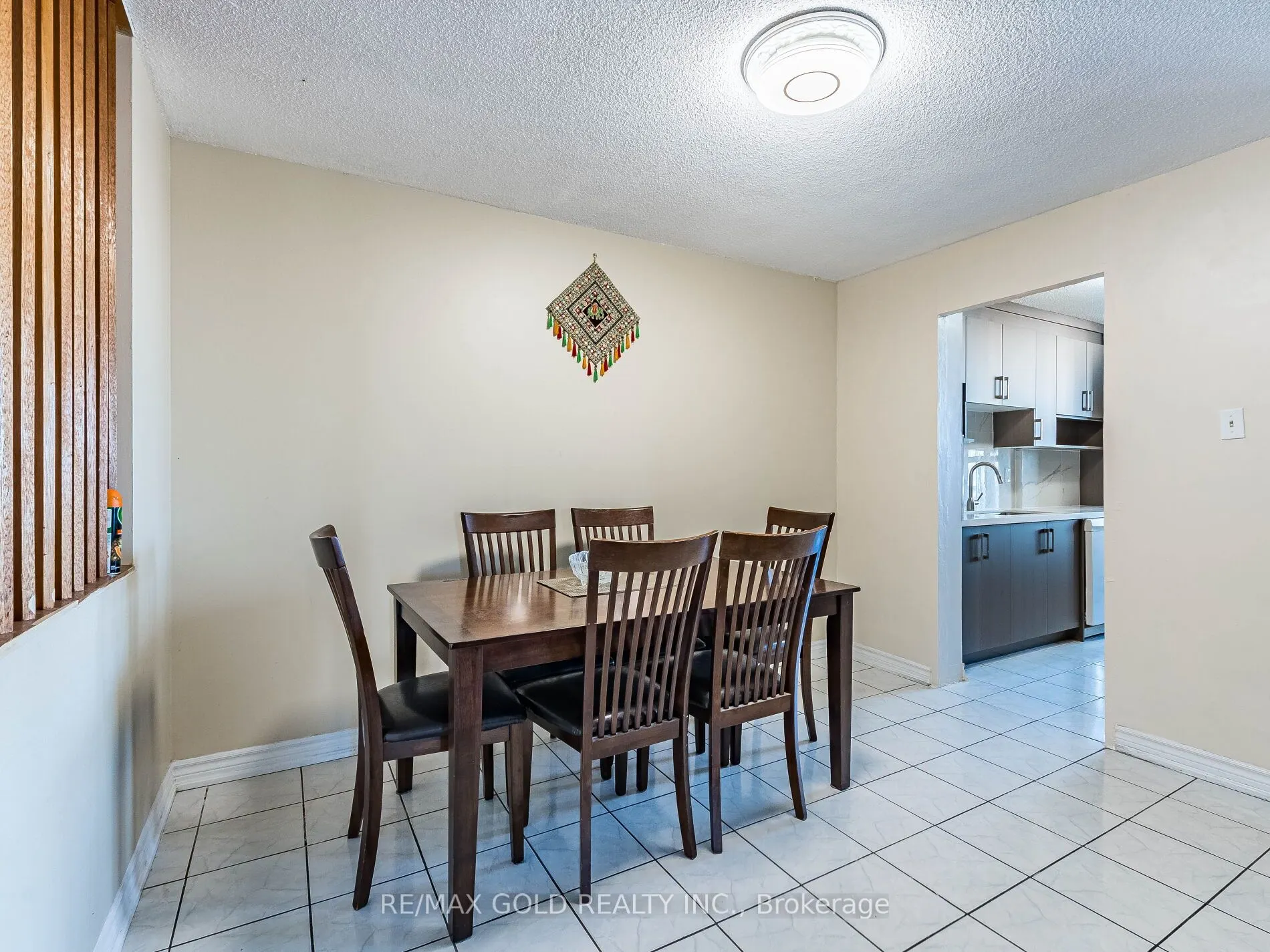 17 Knightsbridge Road, #1010