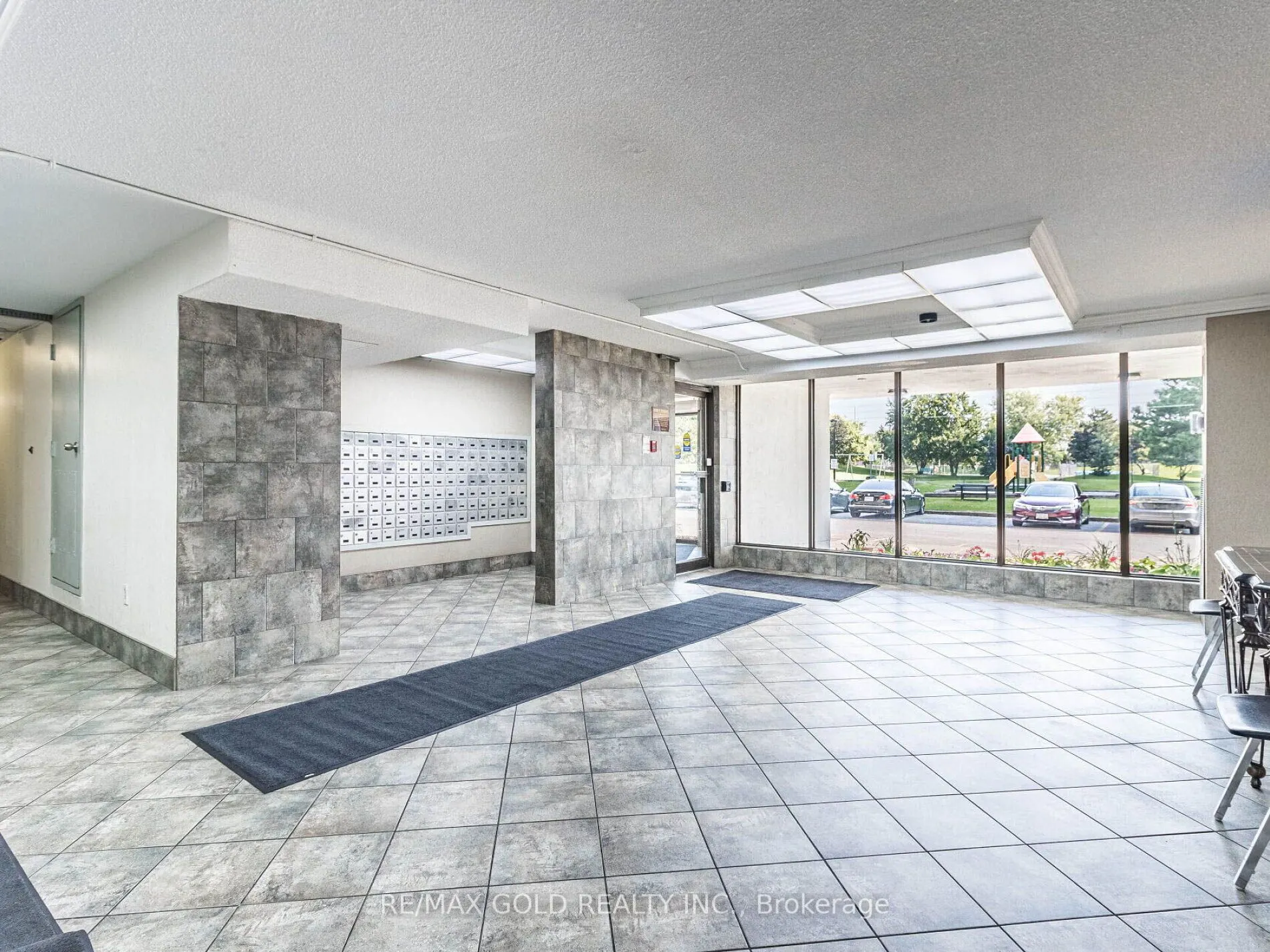 17 Knightsbridge Road, #1010