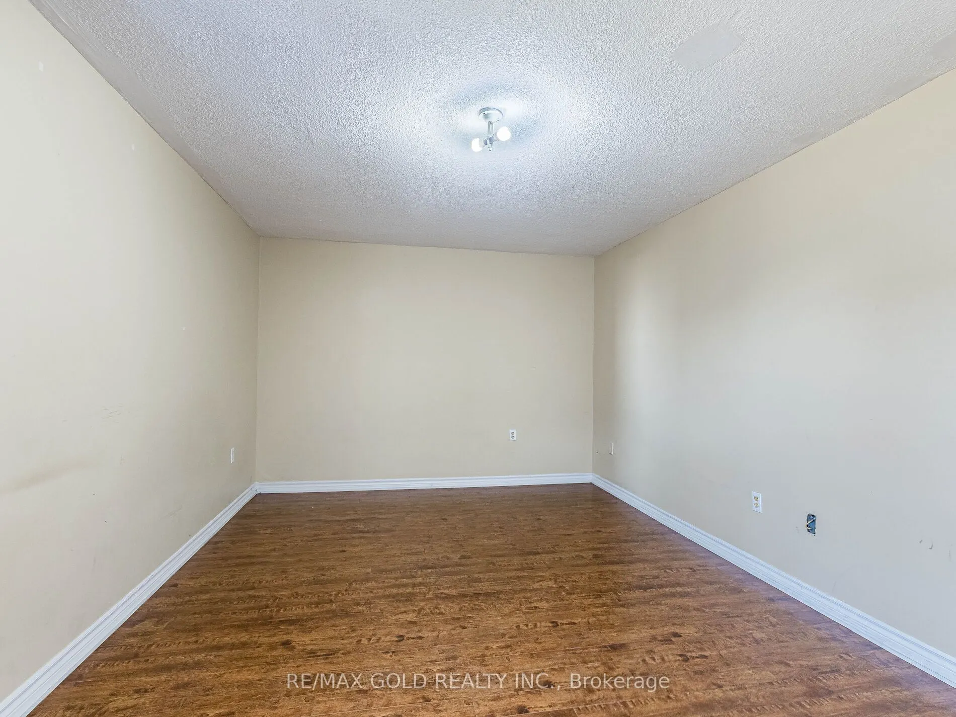 17 Knightsbridge Road, #1010