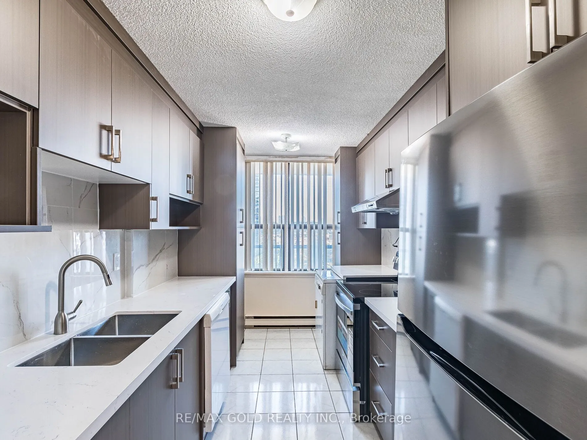 17 Knightsbridge Road, #1010