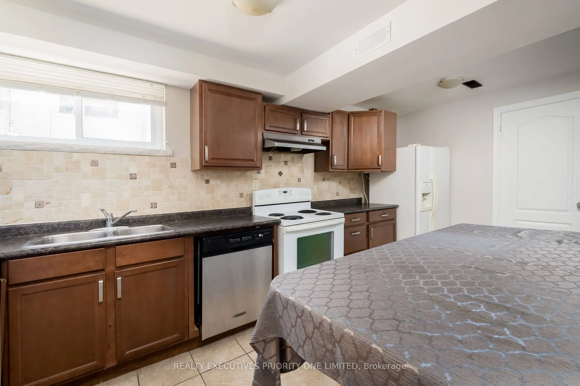 5 Lantos Court