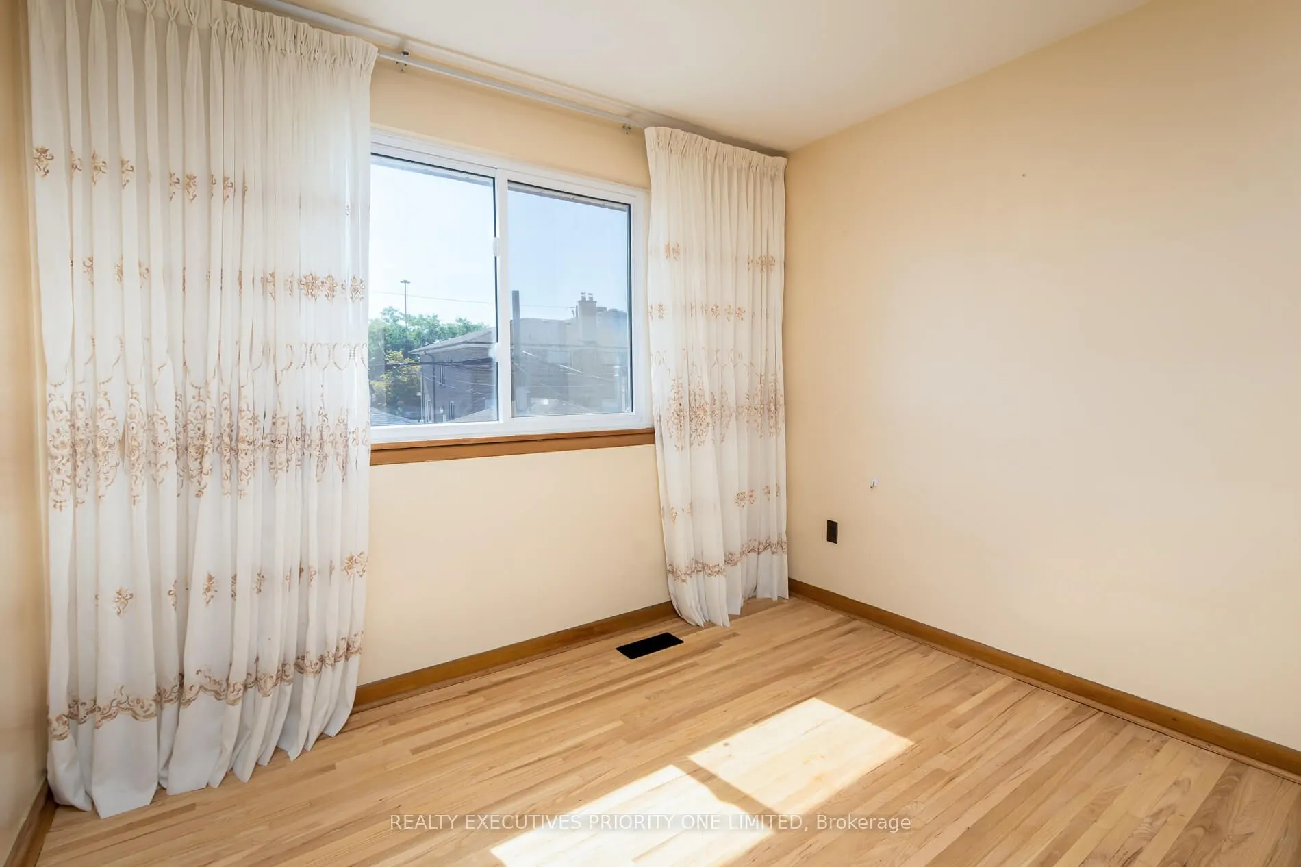 5 Lantos Court