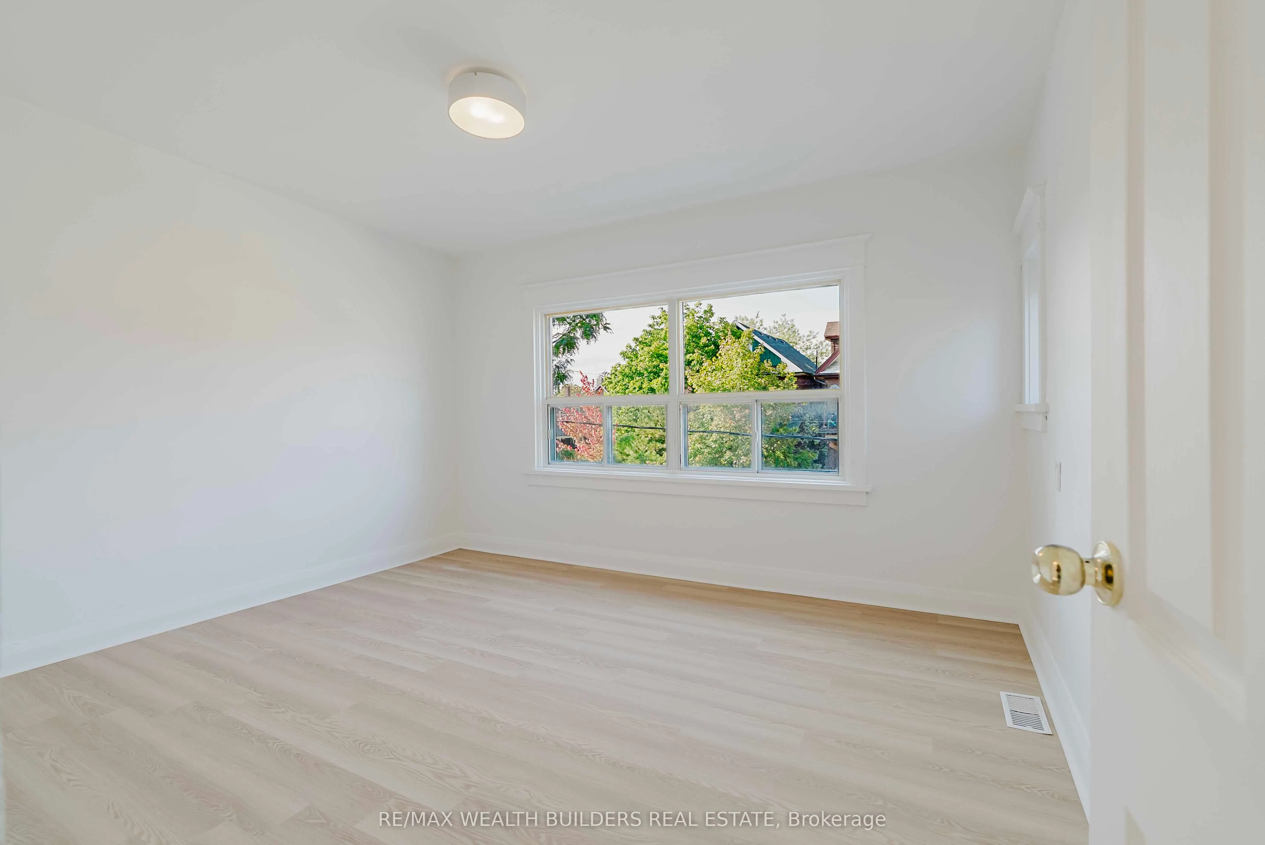 4 GREENLAW Avenue