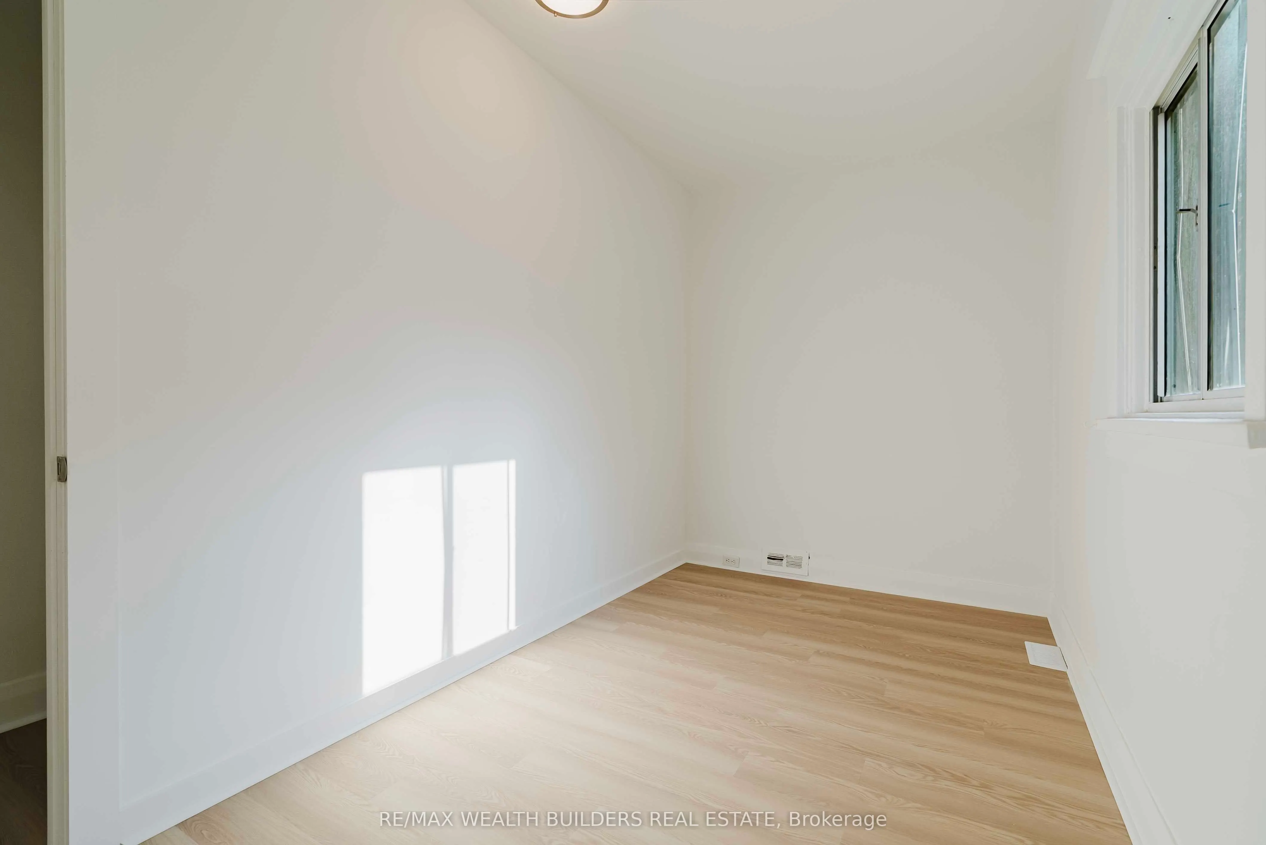 4 GREENLAW Avenue