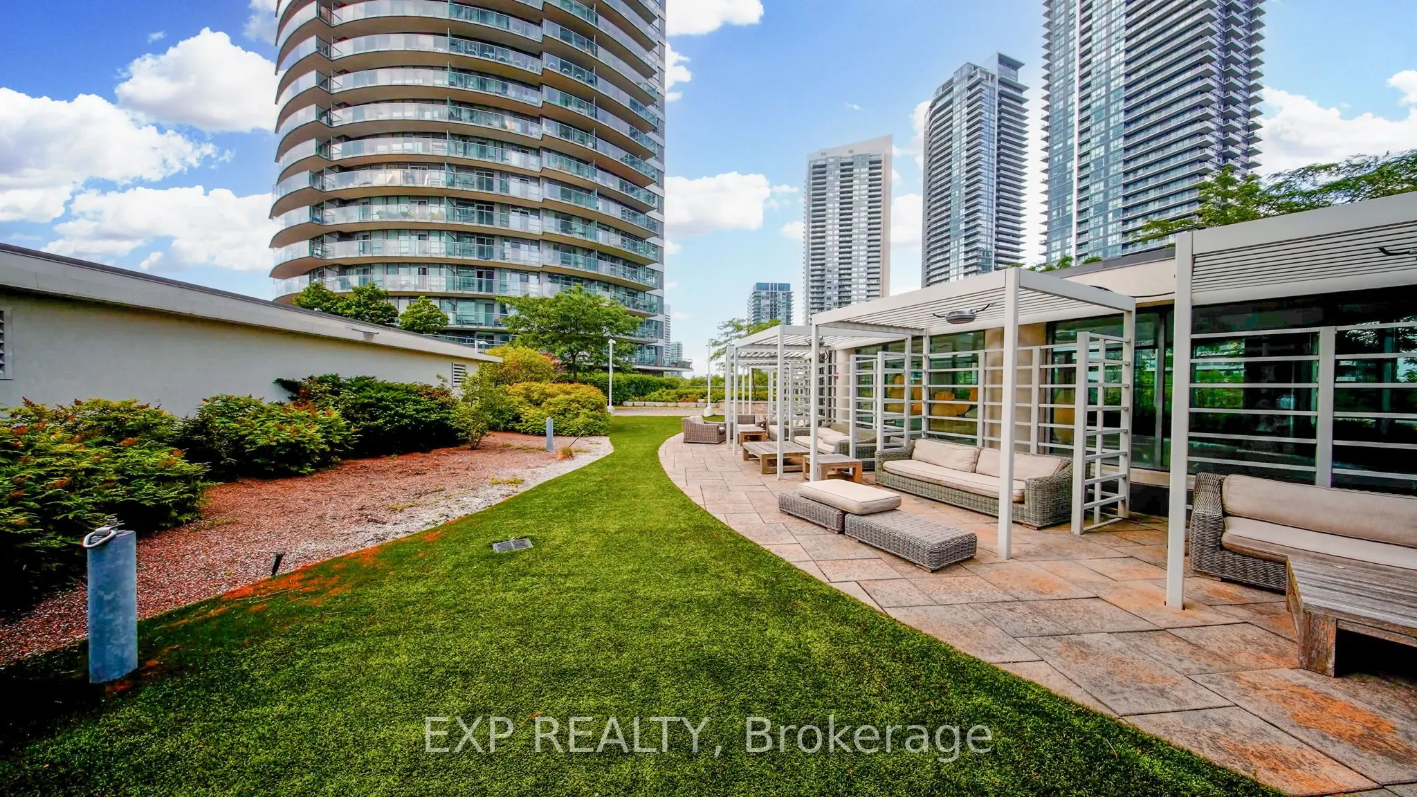 2240 Lake Shore Boulevard W, #319