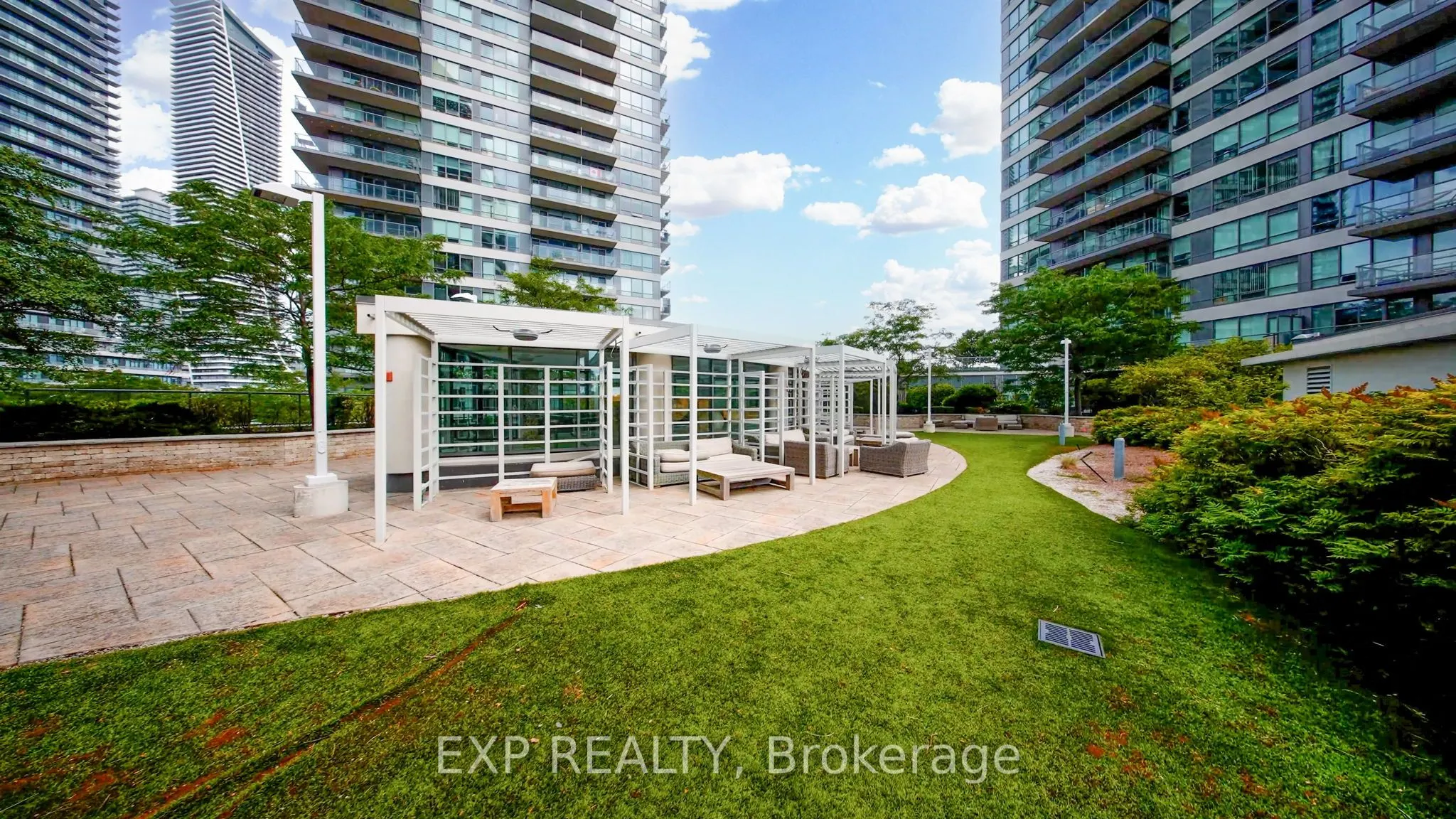2240 Lake Shore Boulevard W, #319