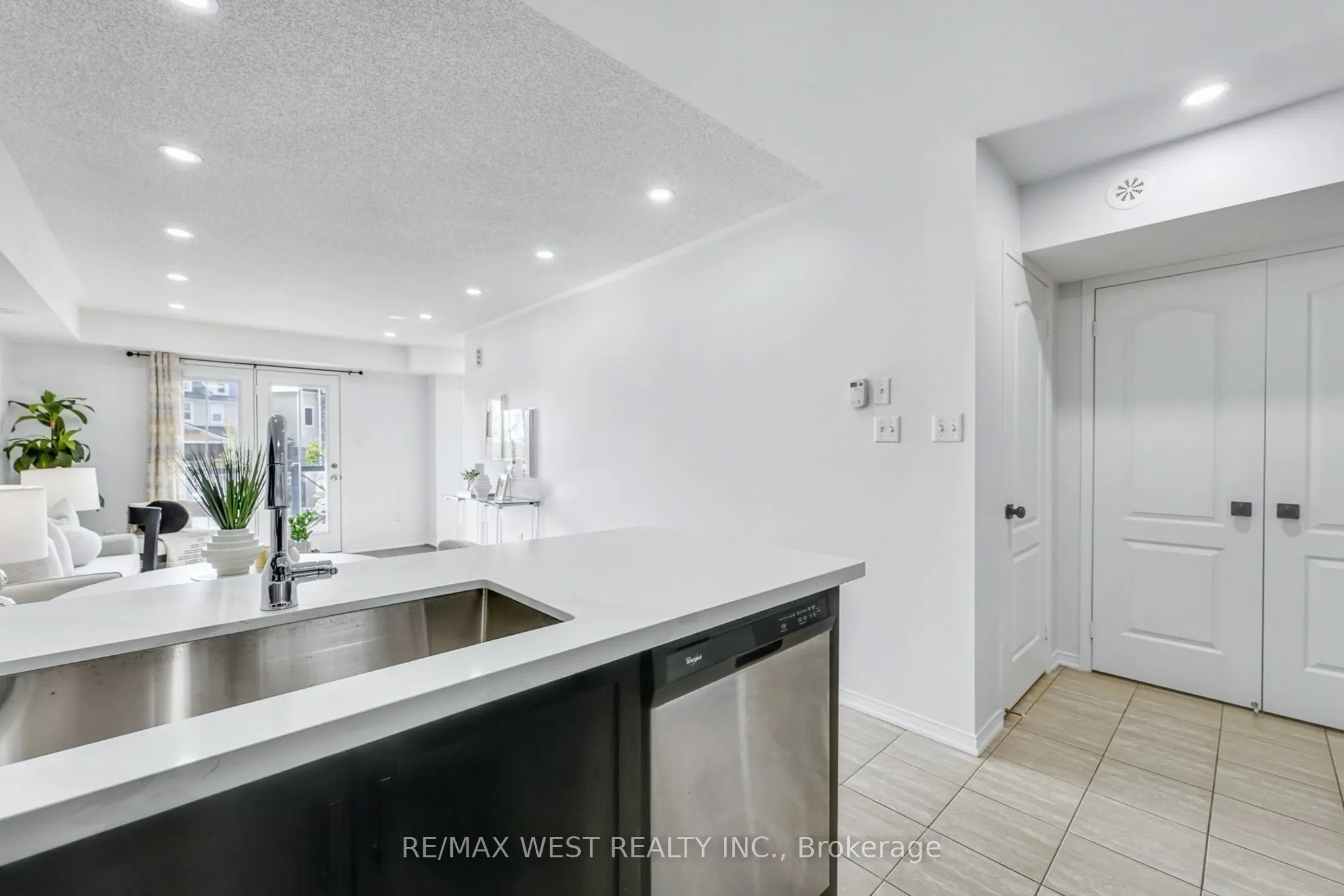 15 Hays Boulevard, #12