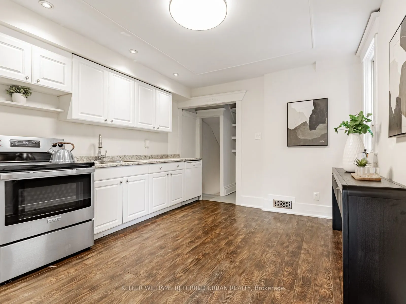 199 Indian Road Crescent