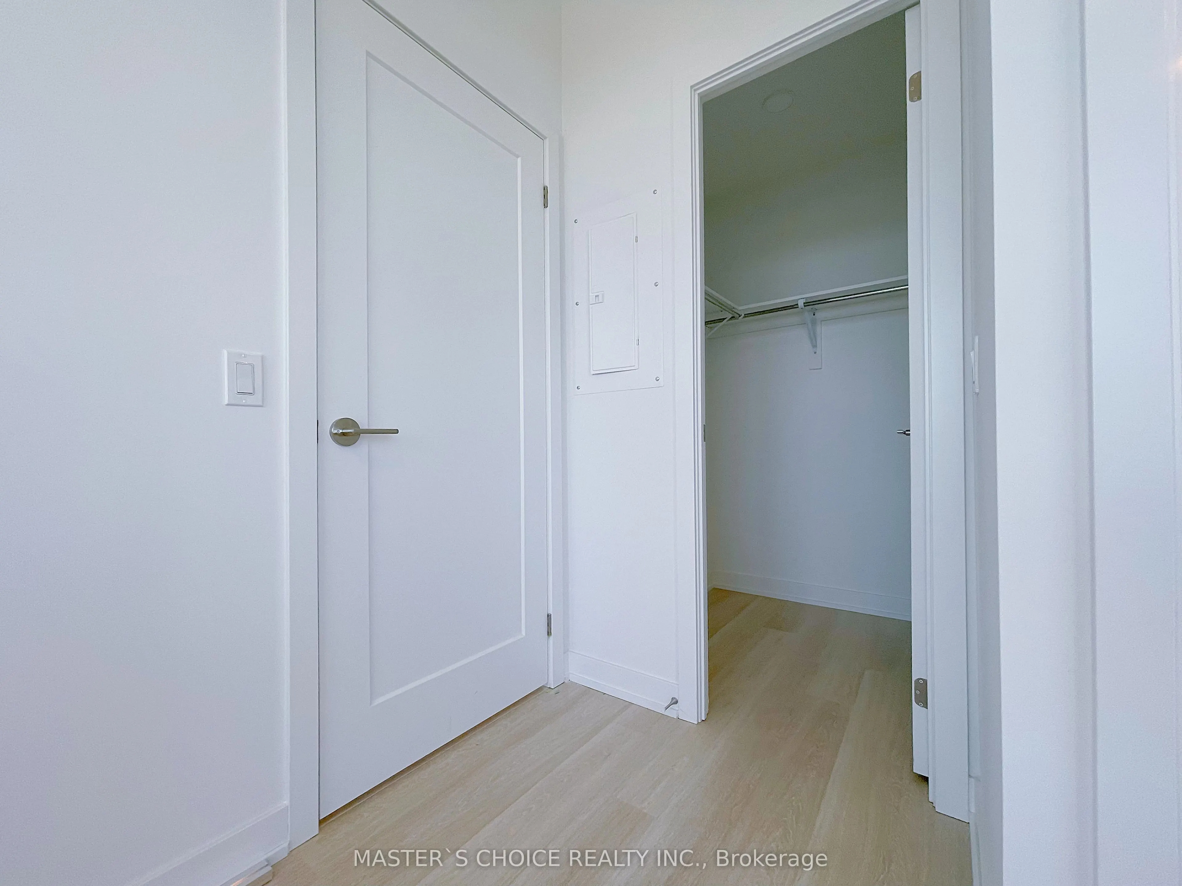 5105 Hurontario Street, #2002