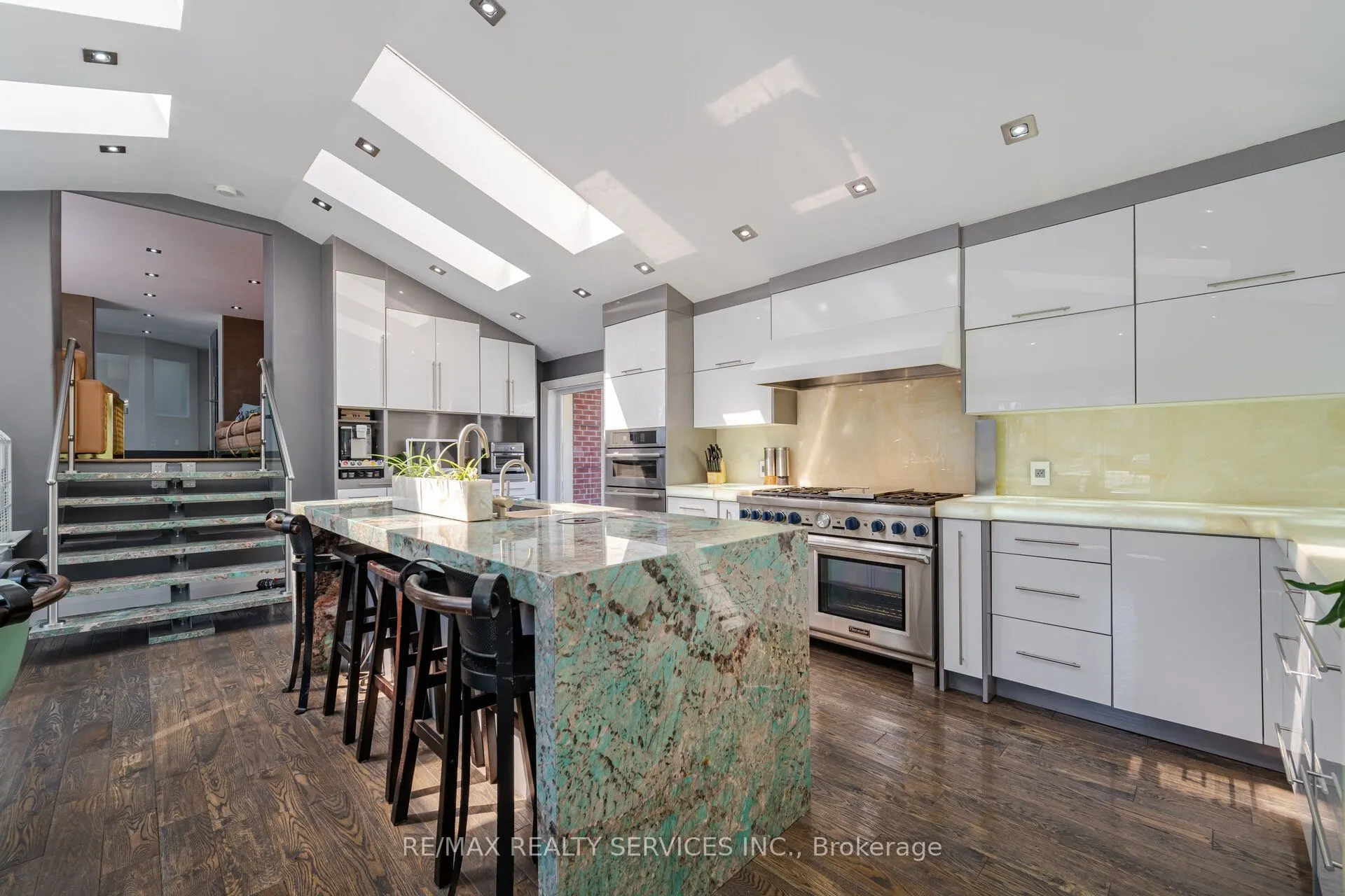 1607 Watersedge Road