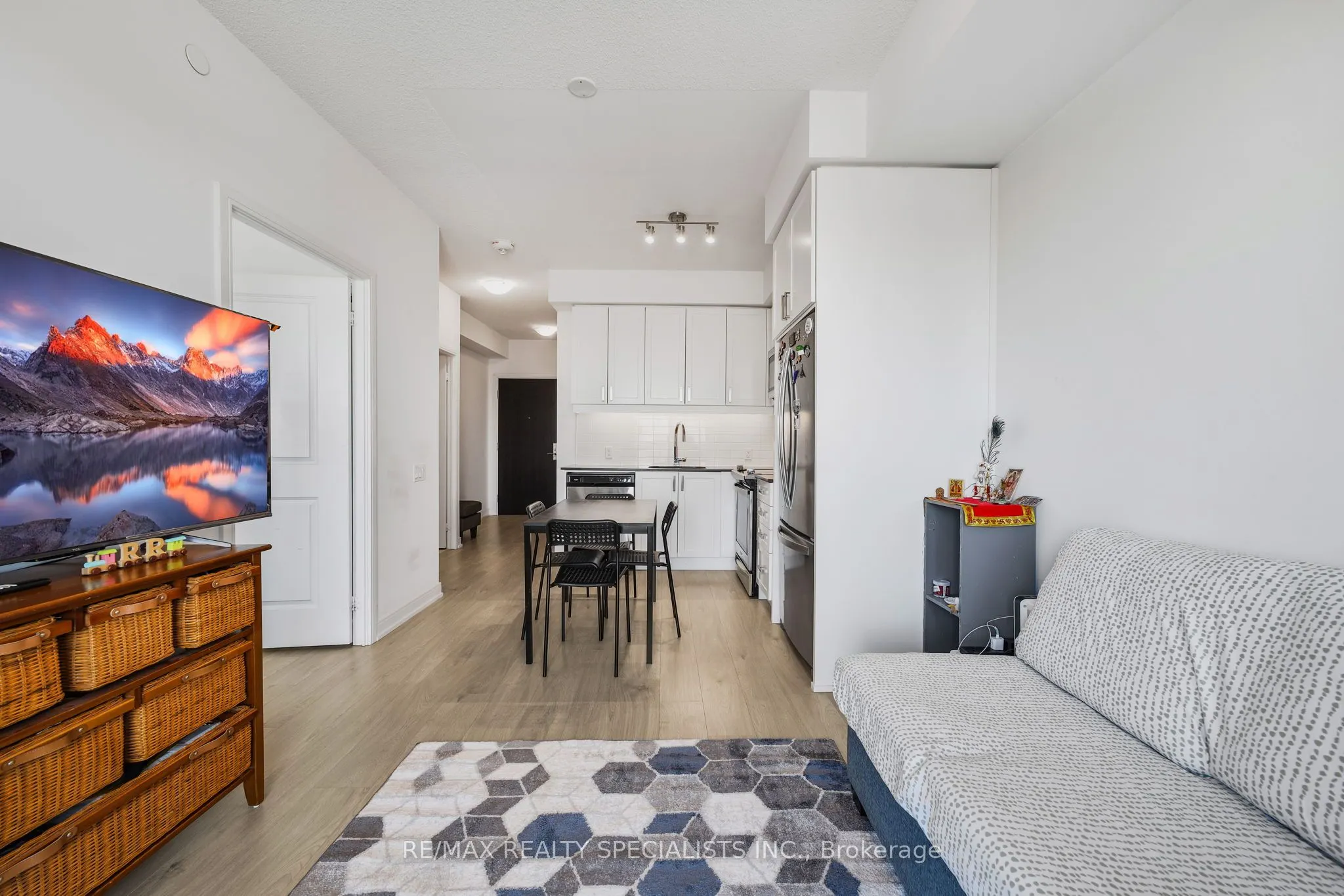 8 Nahani Way, #1702