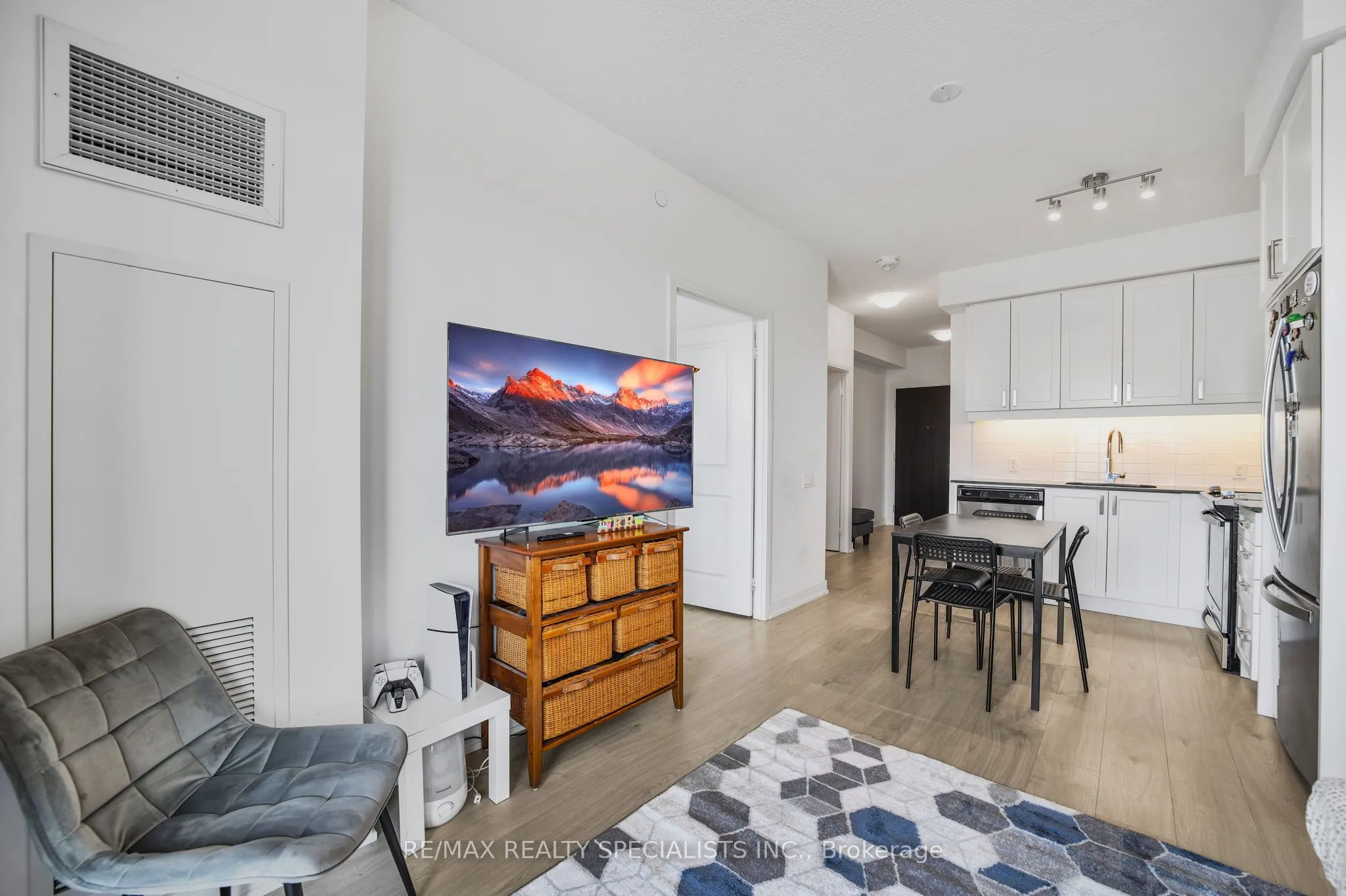 8 Nahani Way, #1702