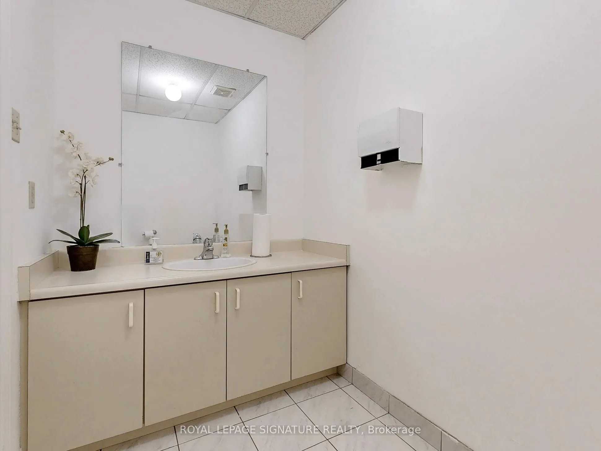 951 Wilson Avenue, #21L