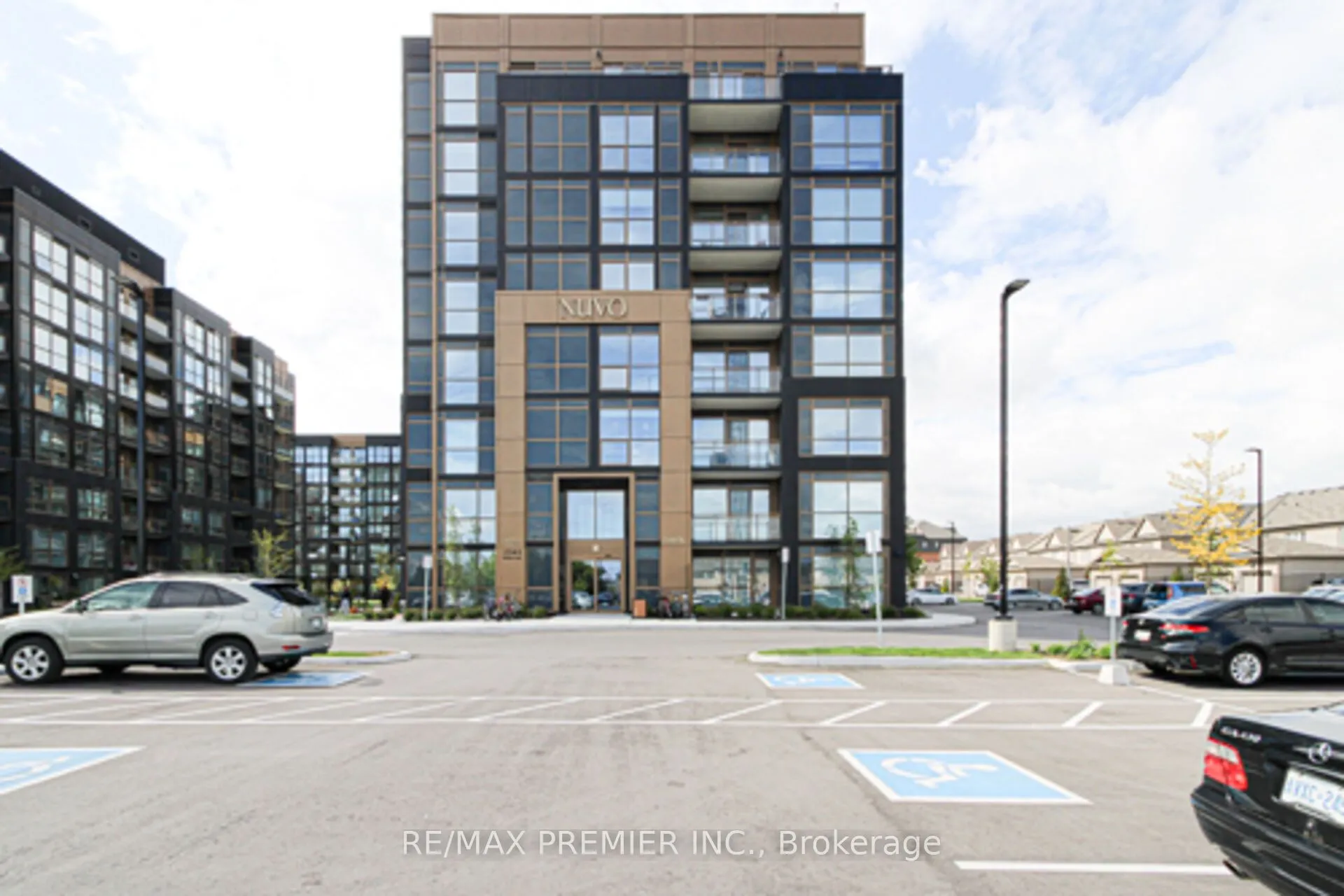 2343 Khalsa Gate W, #821