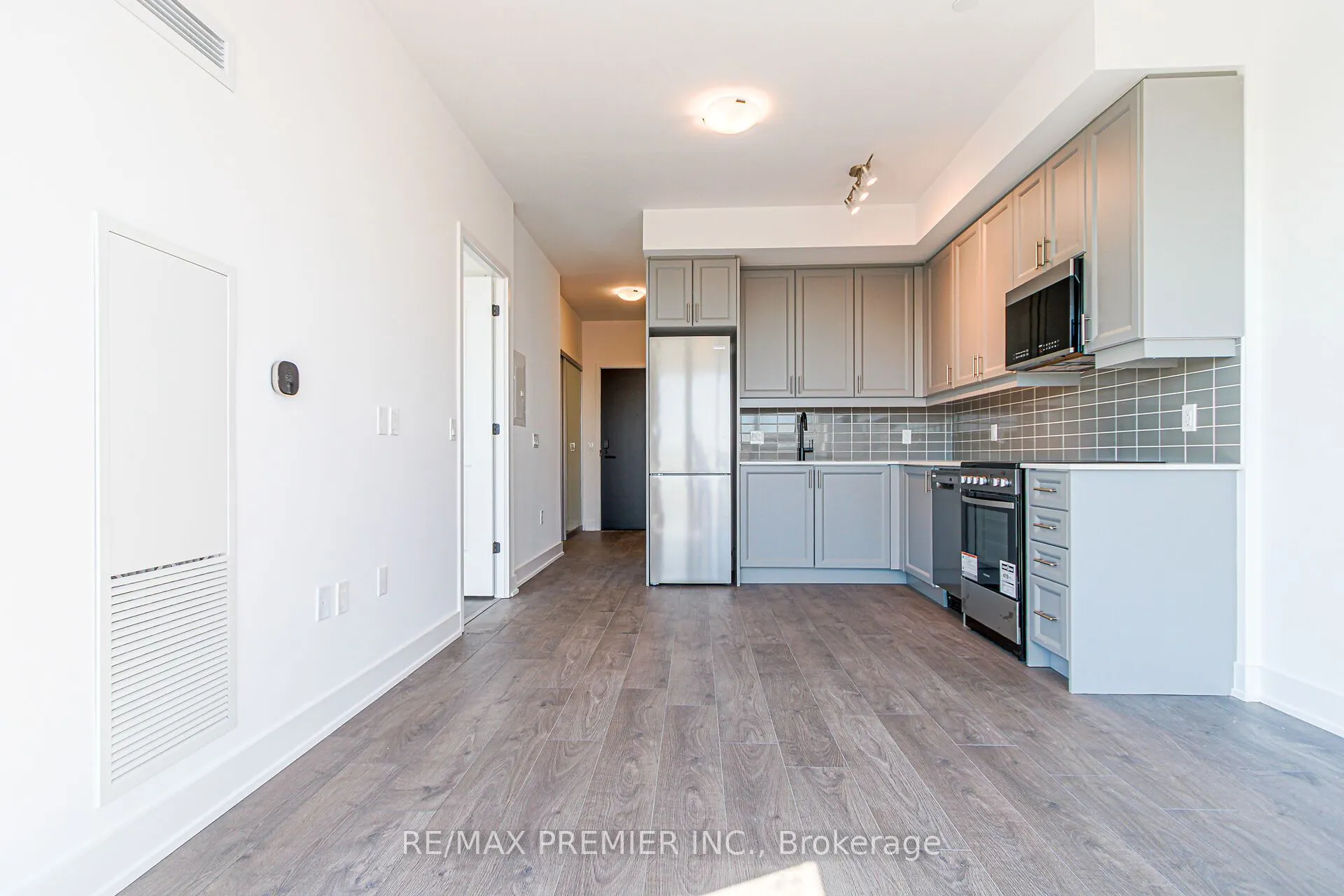 2343 Khalsa Gate W, #821