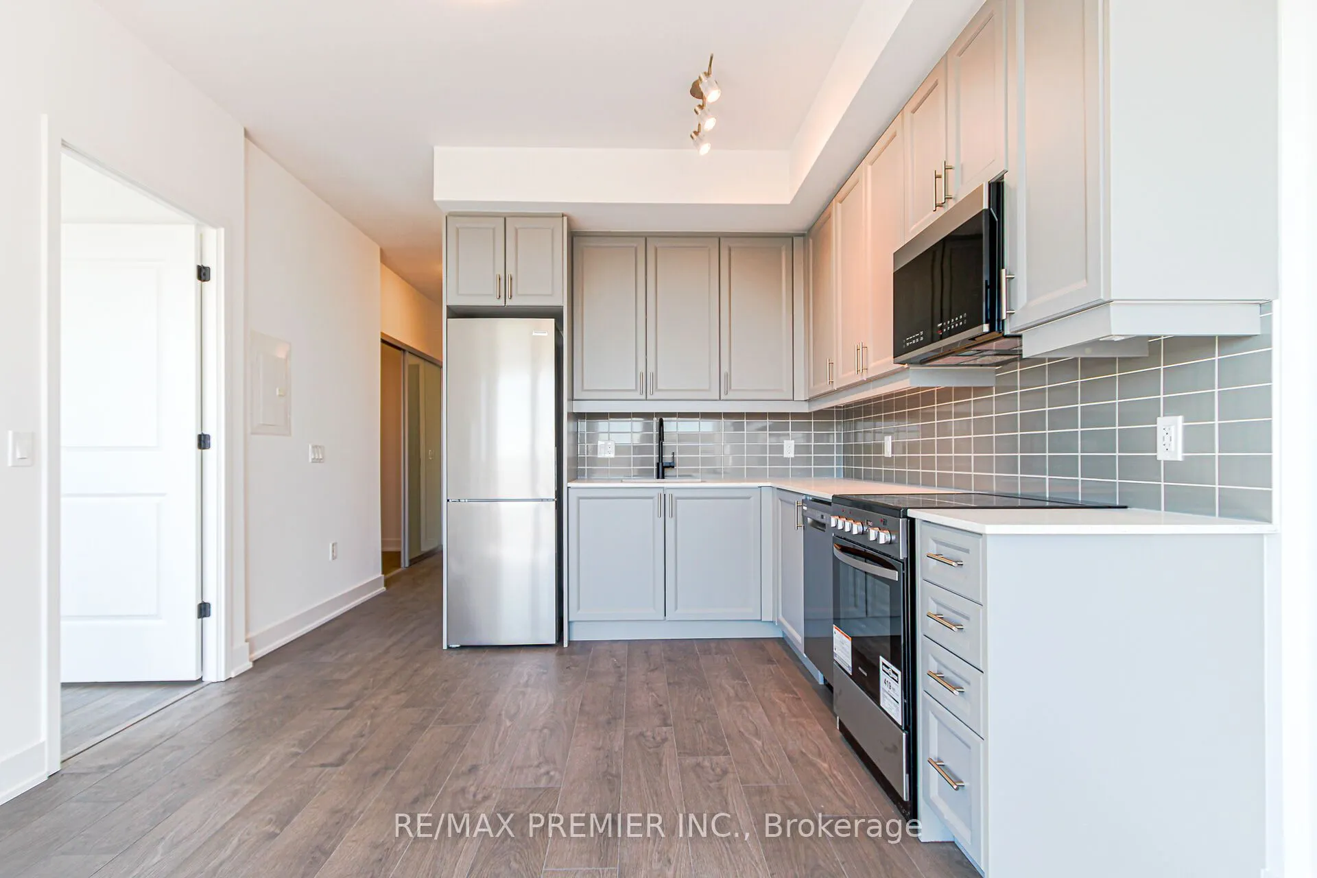 2343 Khalsa Gate W, #821