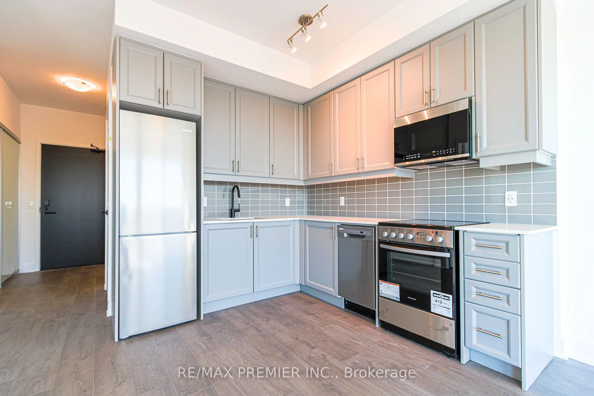 2343 Khalsa Gate W, #821