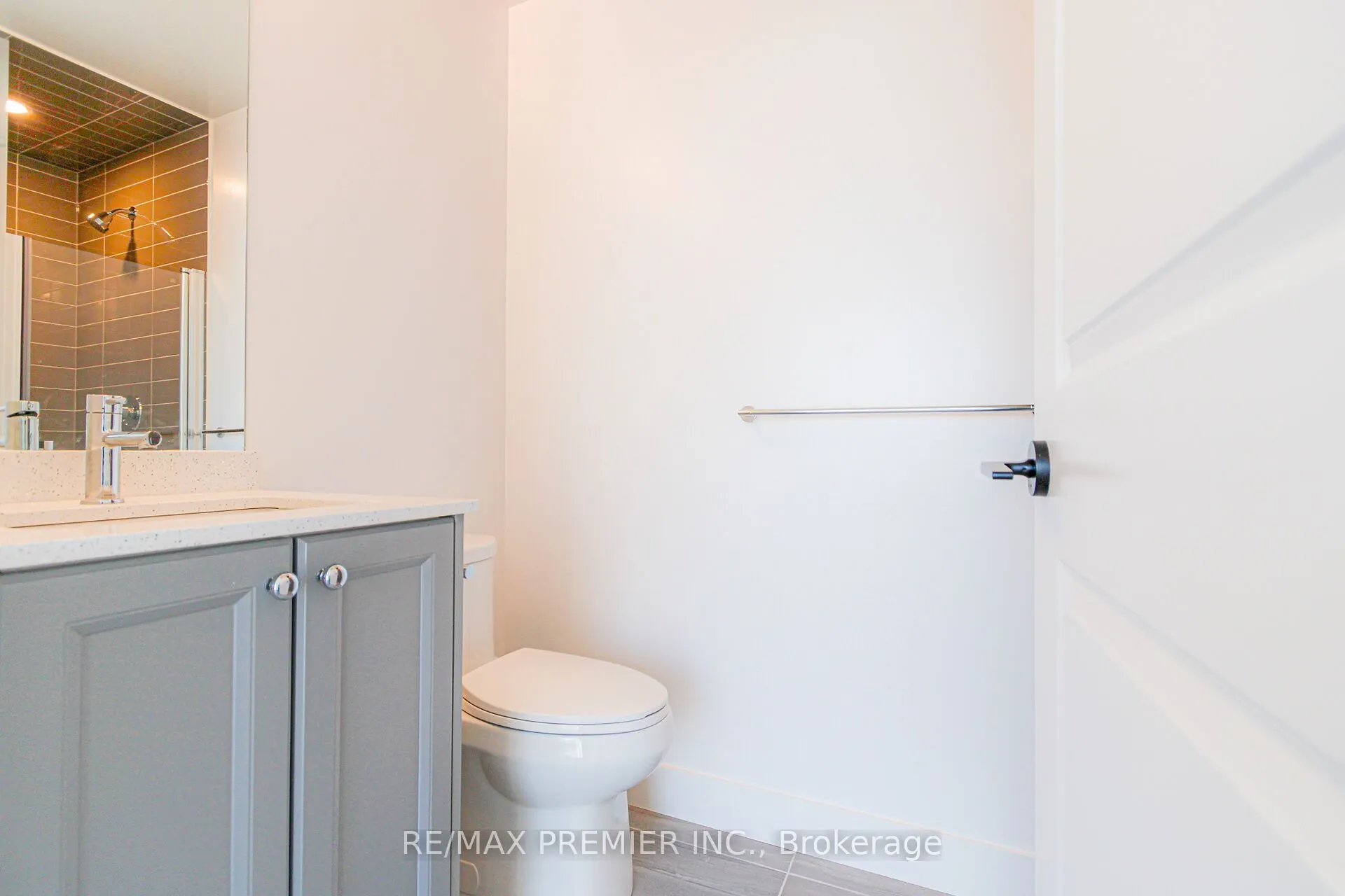 2343 Khalsa Gate W, #821